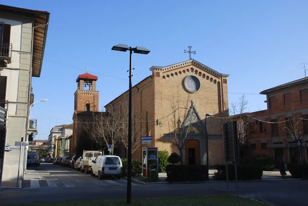 Photo showing: the Church of Santa Maria della Pace, Chiusi Scalo (Siena), Italy. Overview.