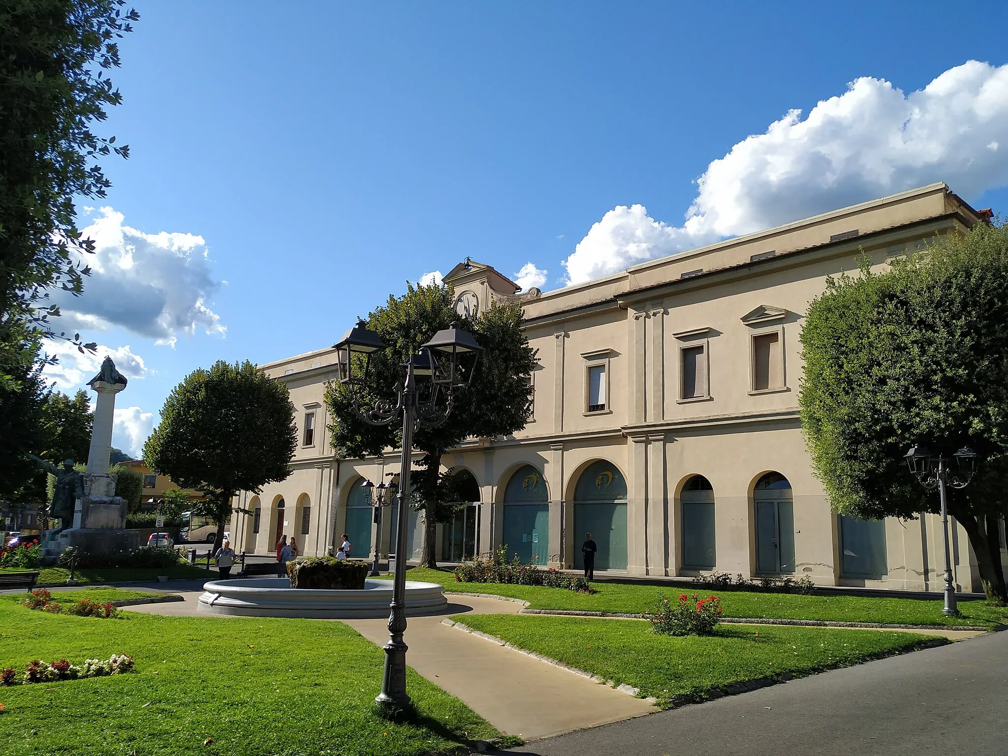 Photo showing: Il palazzo, opera dell'architetto Pietro Comini è la sede del Municipio di Dicomano e del Museo Archeologico di Dicomano
