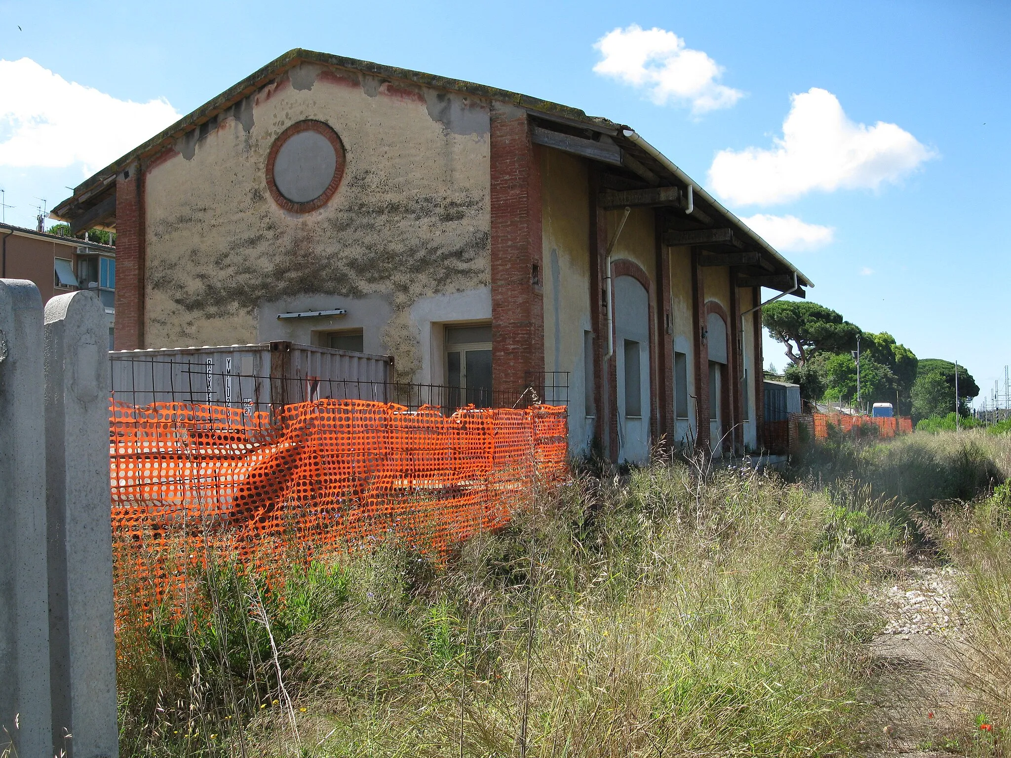 Photo showing: Castagneto Carducci railway station, freight yard
