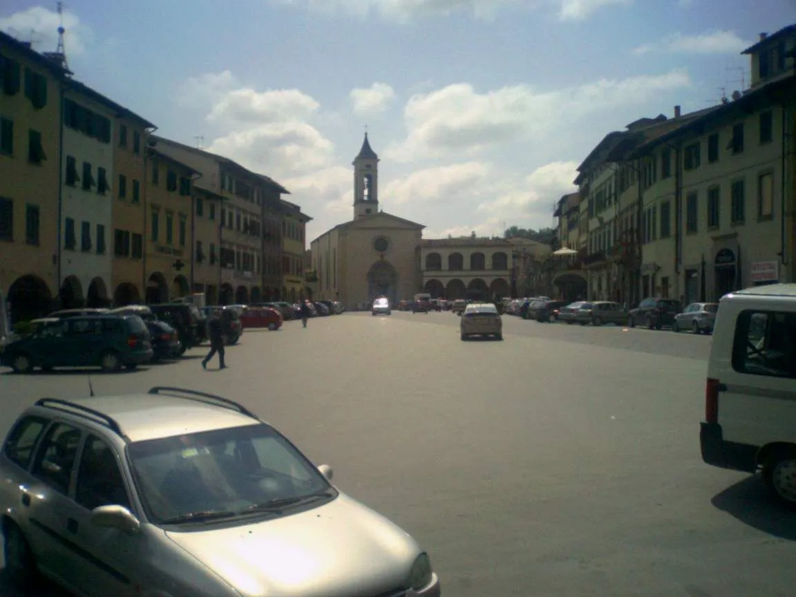 Photo showing: Figline Valdarno: Piazza Marsilio Ficino.