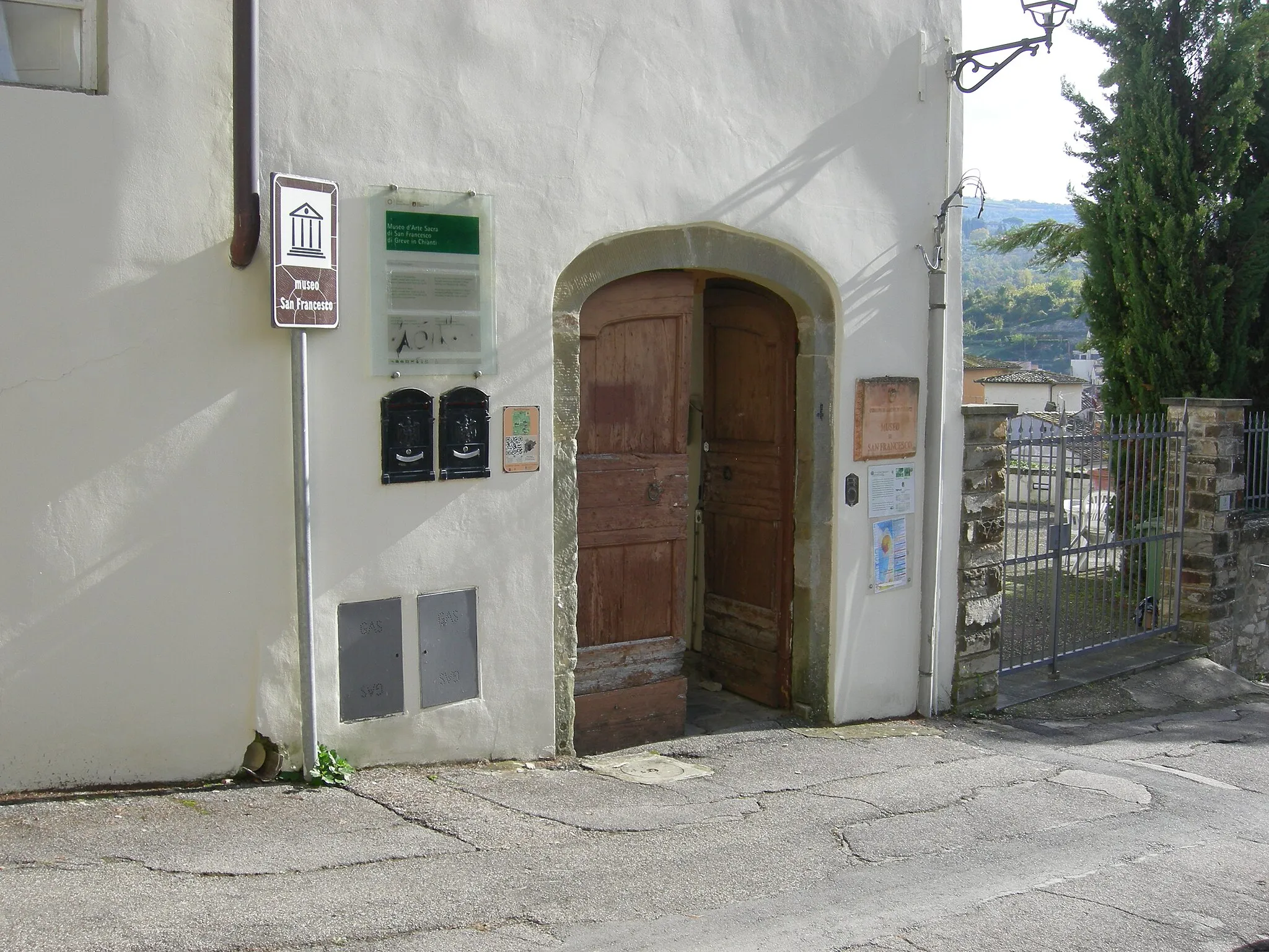 Photo showing: Ingresso Museo arte sacra di San Francesco - Greve in Chianti