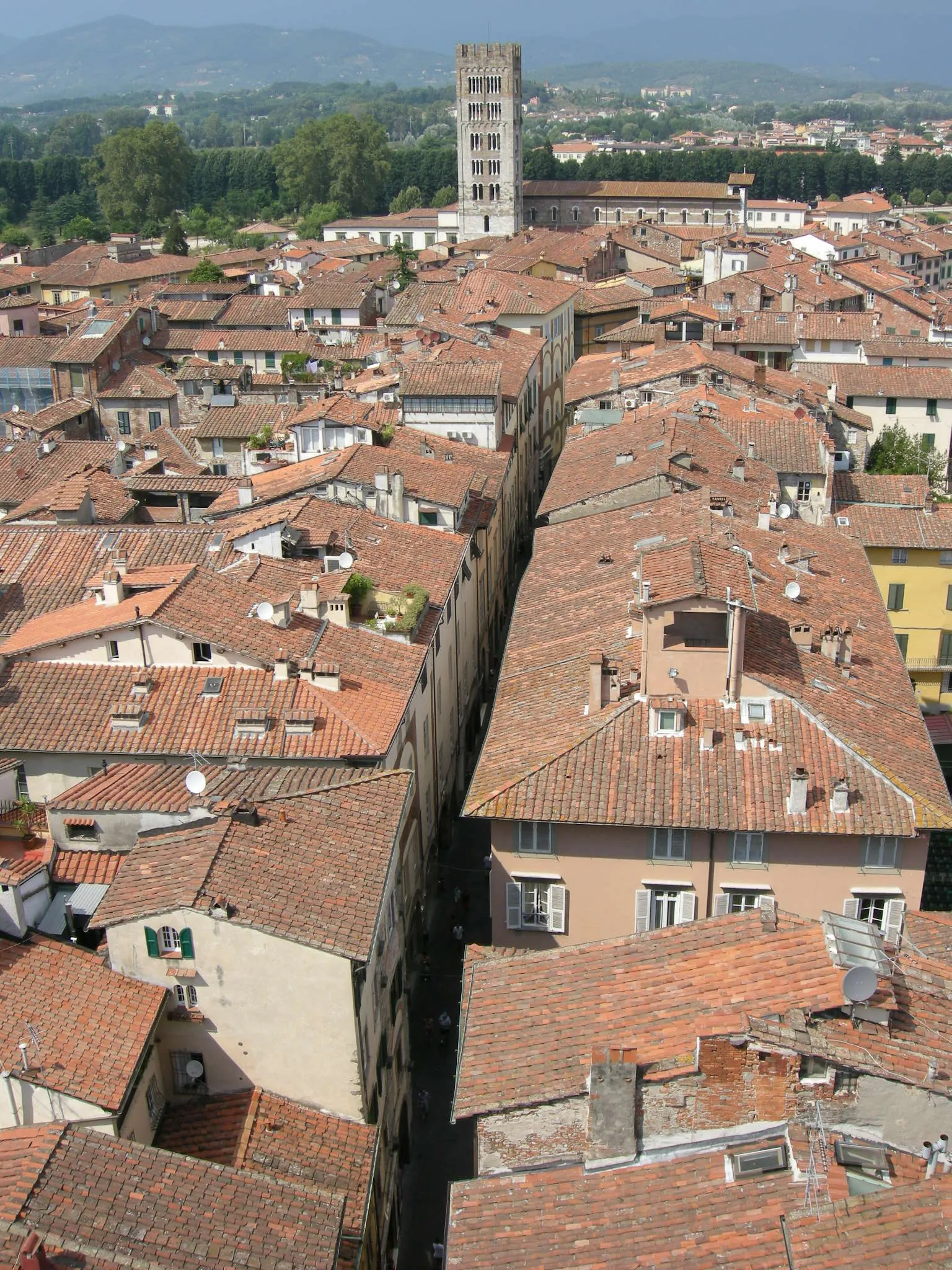 Photo showing: Torre dell'orologio, view 11 via fillungo, san frediano