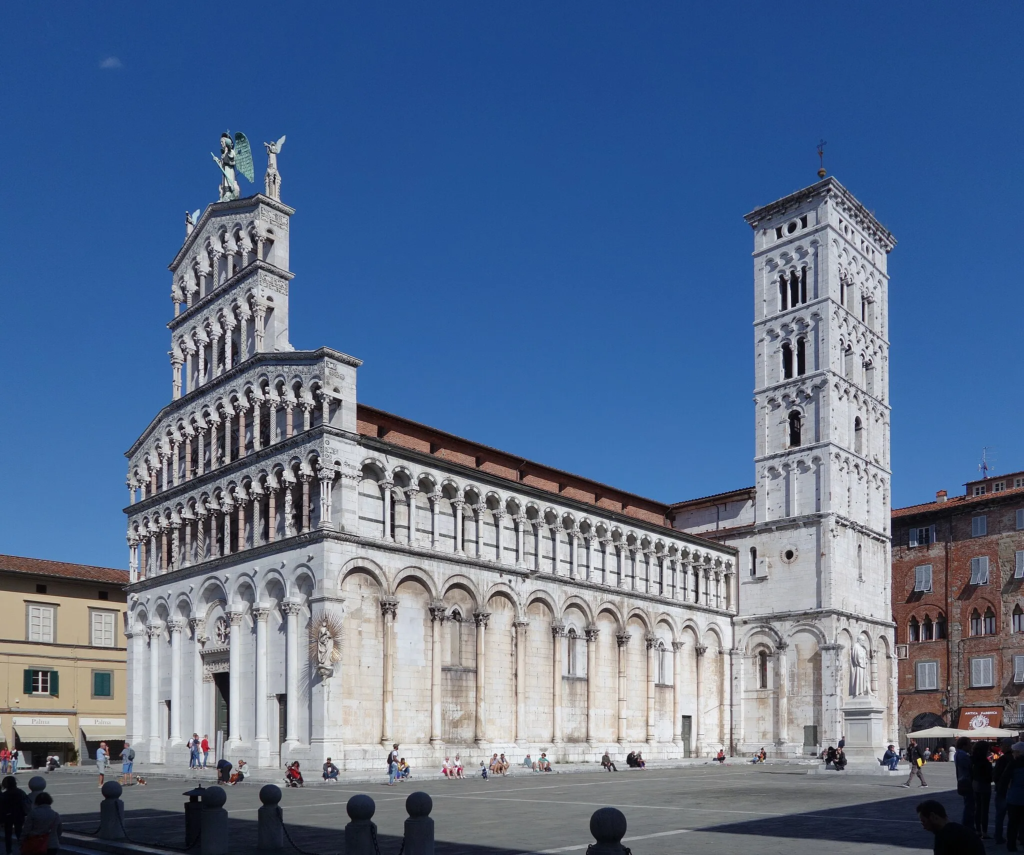 Photo showing: The church of San Michele in Foro as viewed from the Piazza San Michele in Lucca, Italy.