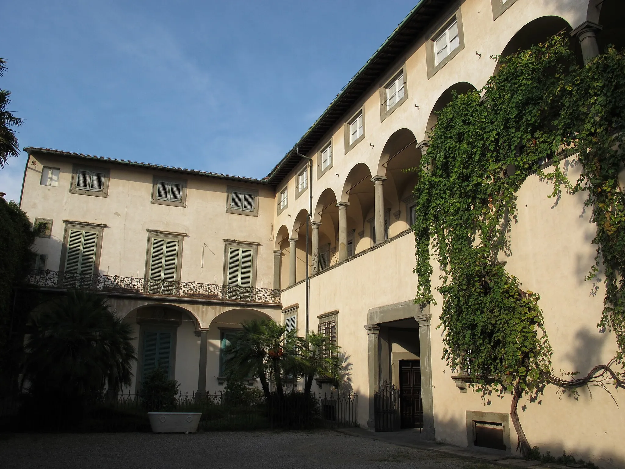 Photo showing: Palazzo mansi, cortile