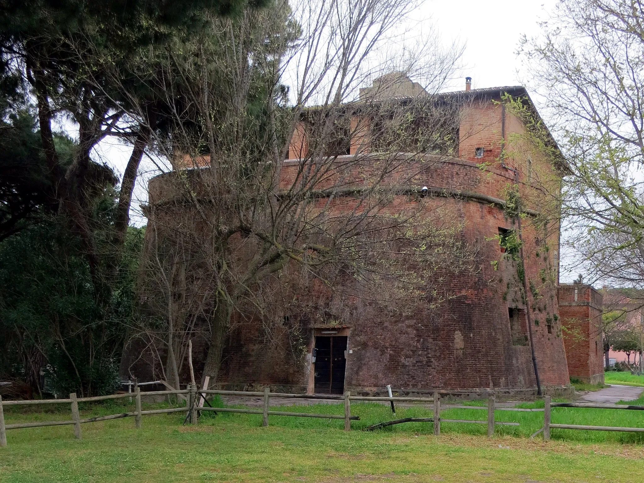 Photo showing: Forte San Rocco at Marina Grosseto in Italy. Photographed from South-West