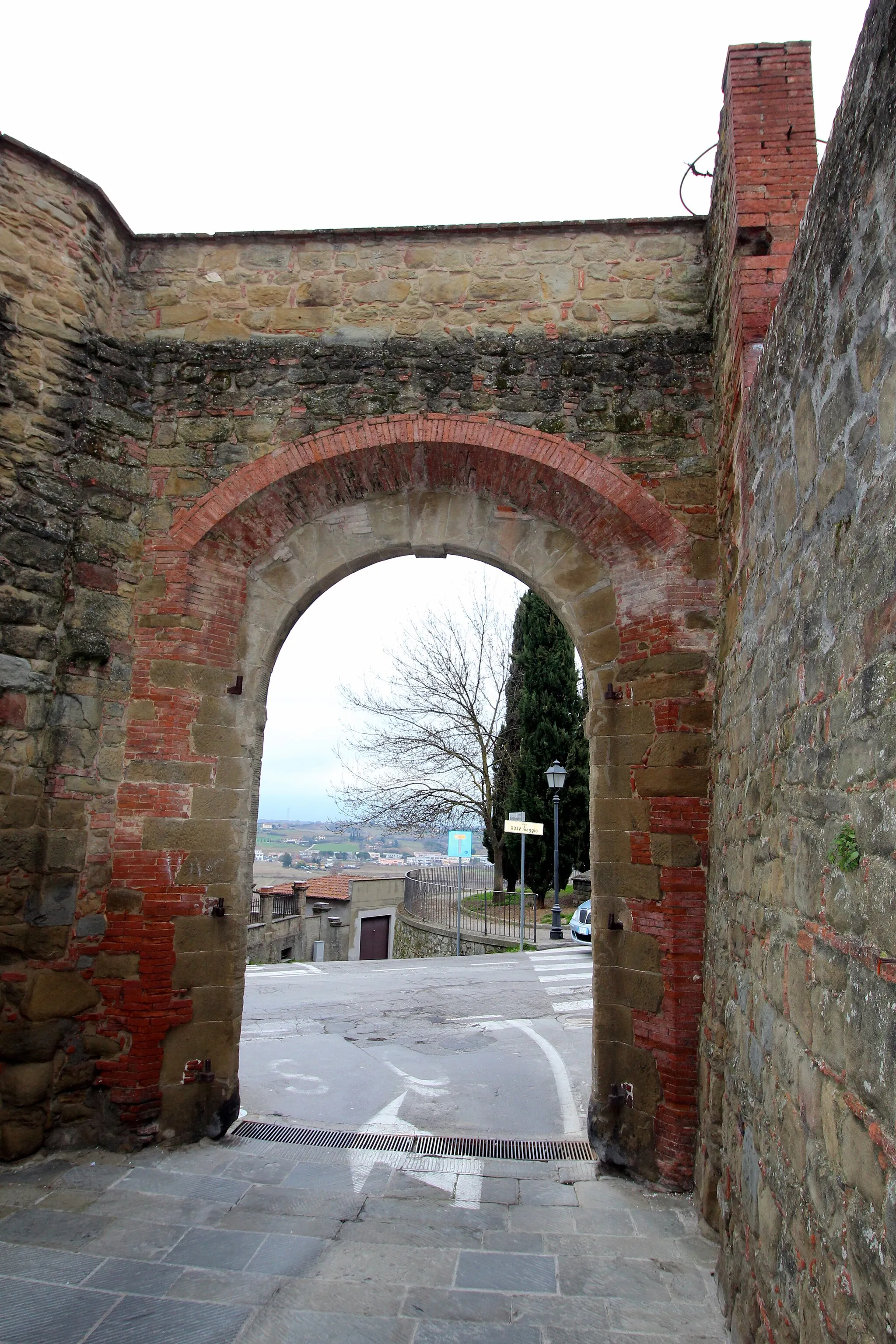 Photo showing: City Gate Porta San Giovanni (from inside the walls), Monte San Savino, Province of Arezzo, Tuscany, Italy