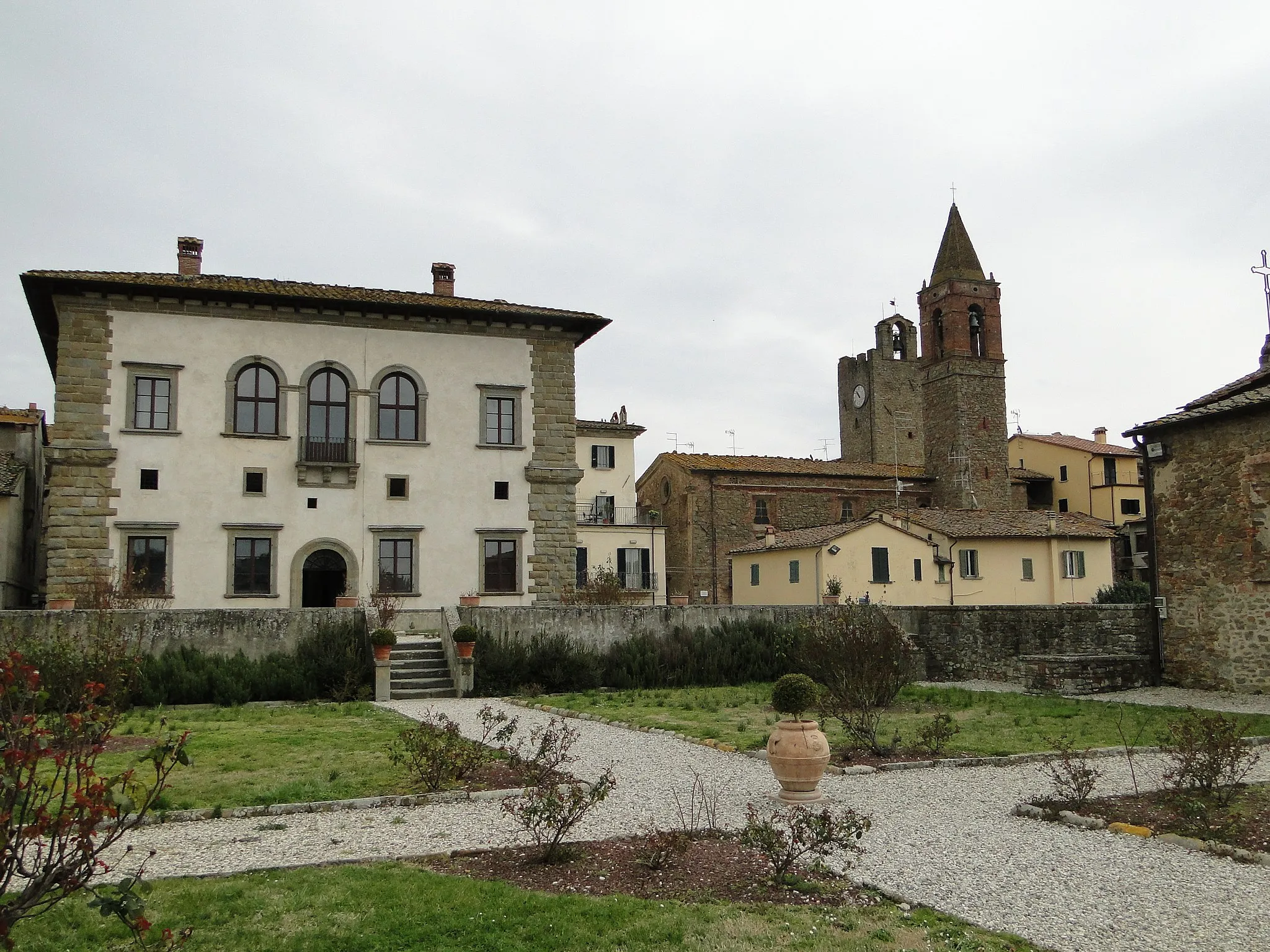 Photo showing: Del Monte Palace from roof garden