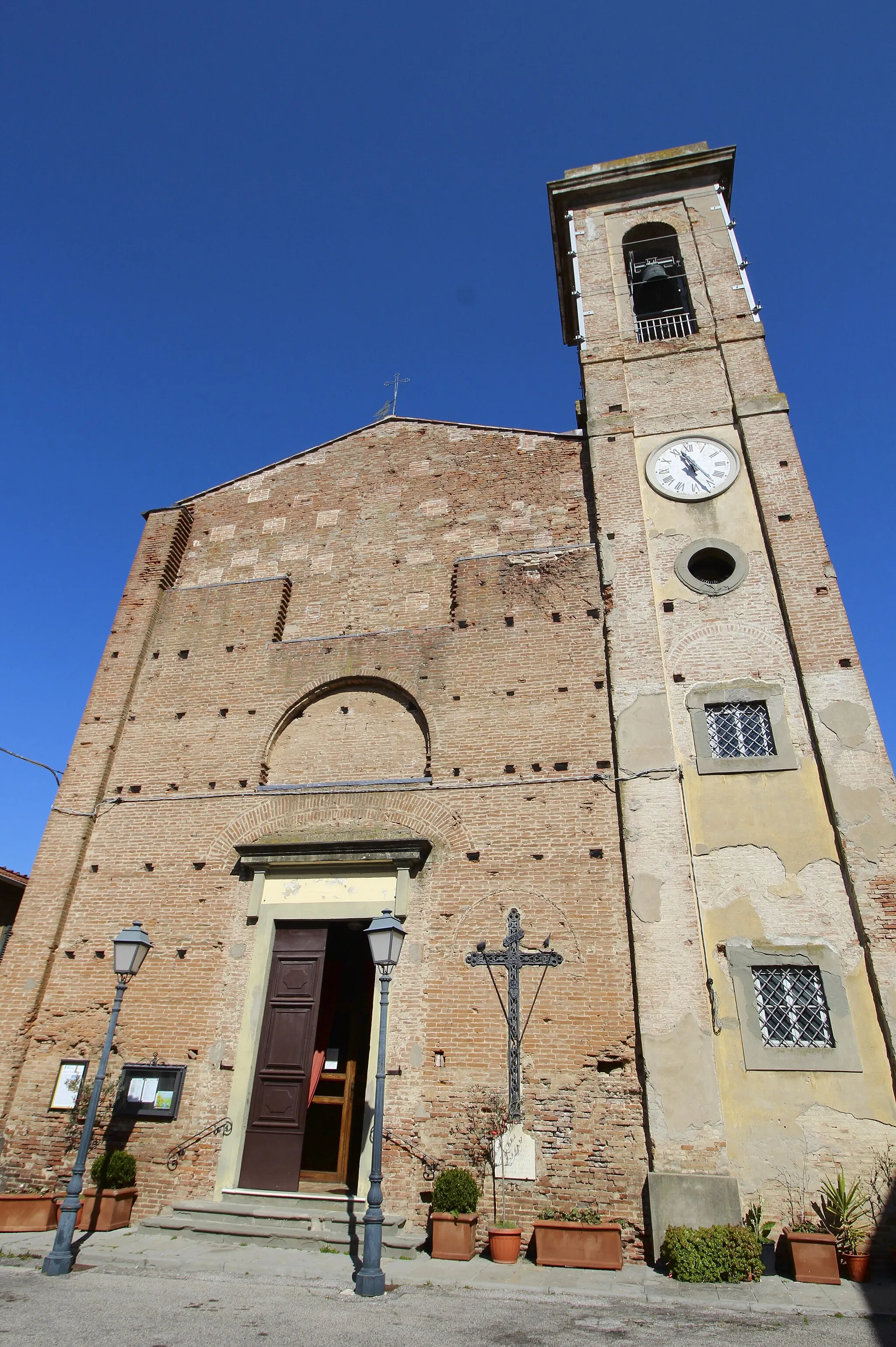 Photo showing: Church Santi Giorgio e Jacopo, Montecalvoli, hamlet of Santa Maria a Monte, Province of Pisa, Tuscany, Italy