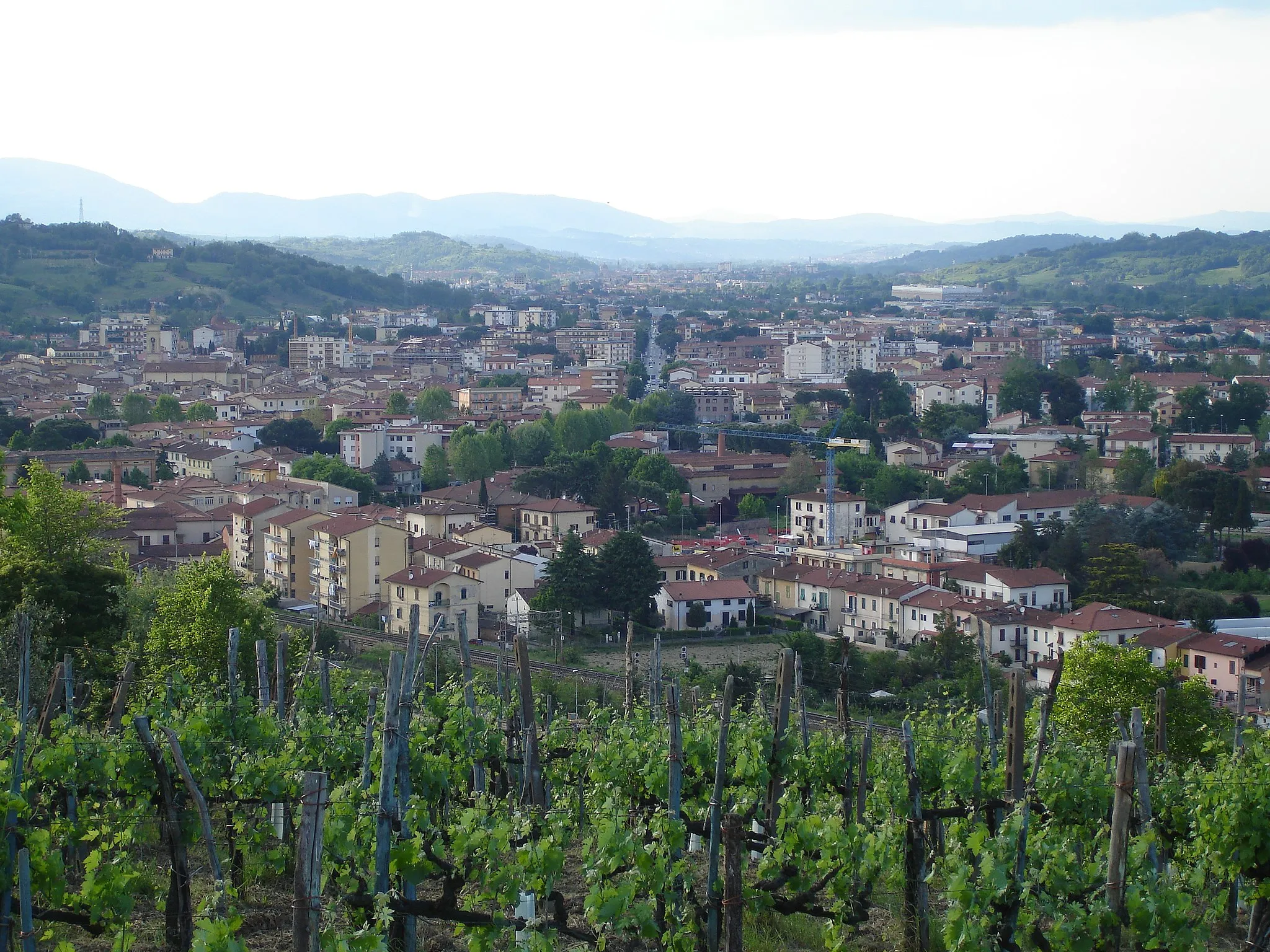 Photo showing: Panorama of the city of Montevarchi from Cecchettino Hill