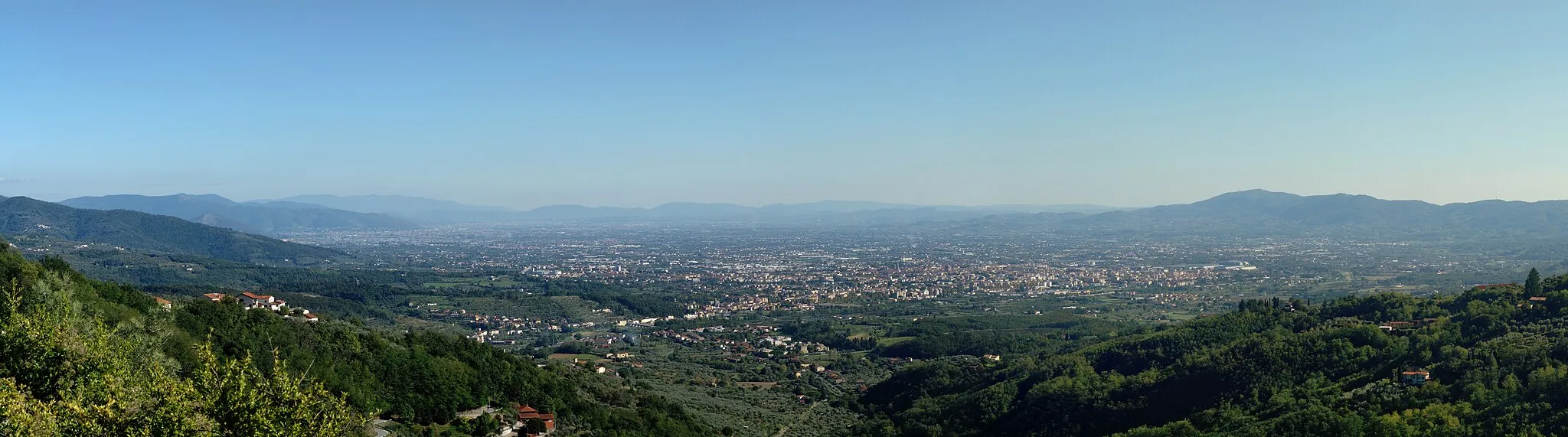 Photo showing: A panorama of Pistoia, Italy, from from the small village of Borghetto. In the background, Prato and Florence are visible.