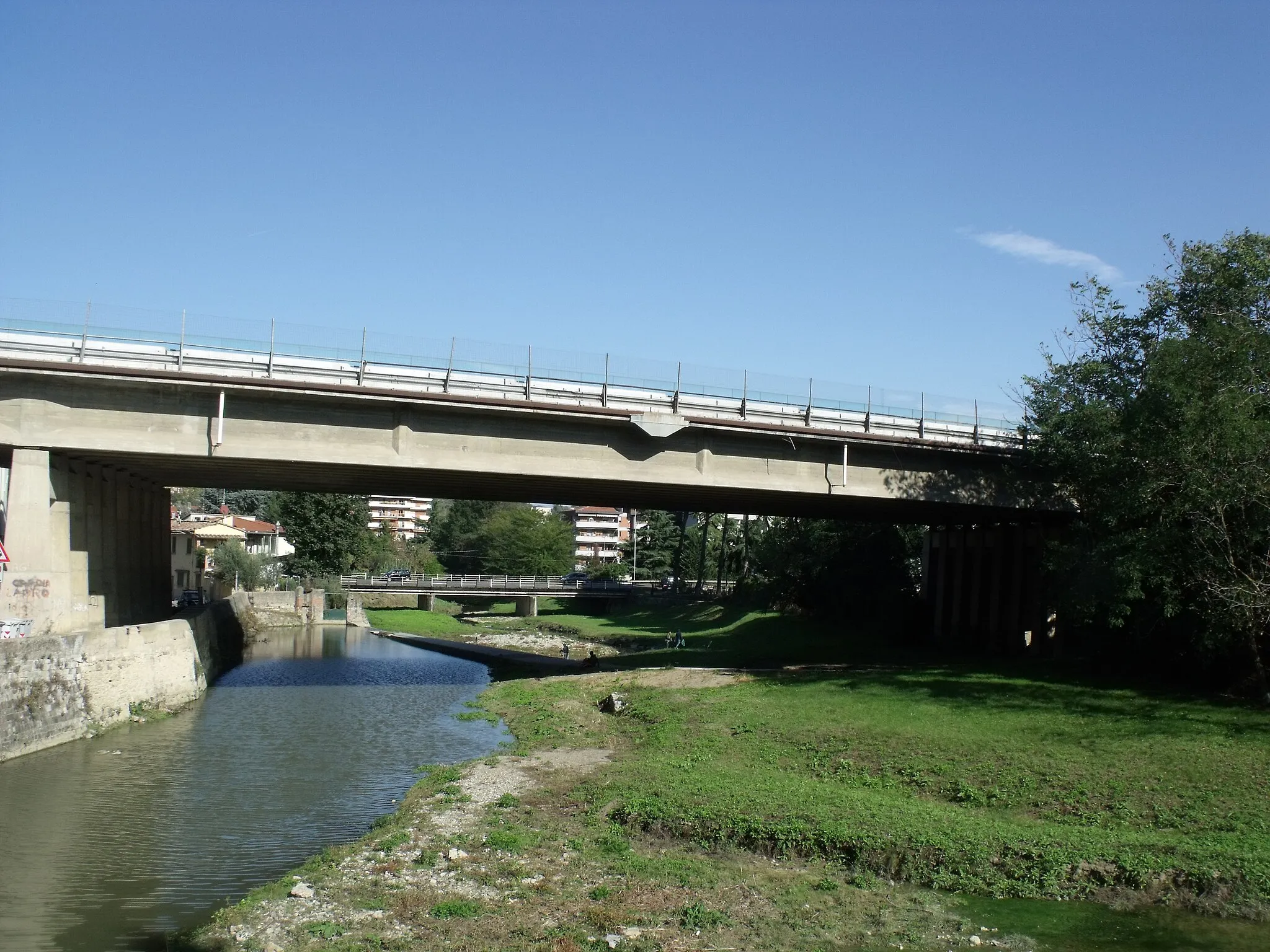 Photo showing: The Ema River before Ponte a Ema (Bagno a Ripoli), Province of Florence, Tuscany, Italy