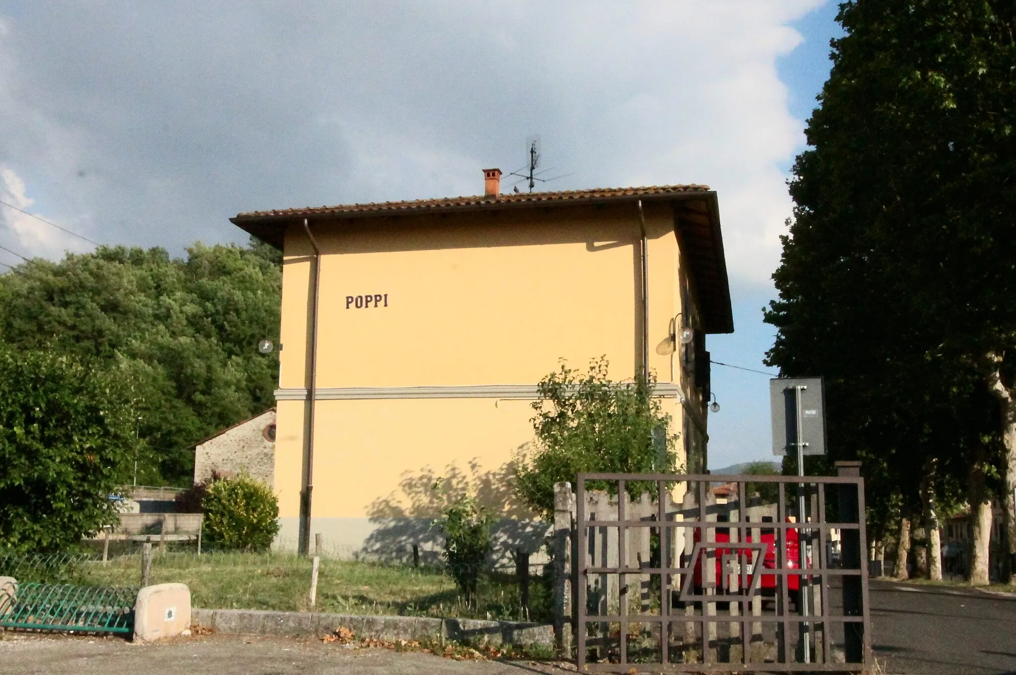 Photo showing: Train Station of Poppi, Poppi, Province of Arezzo, Tuscany, Italy