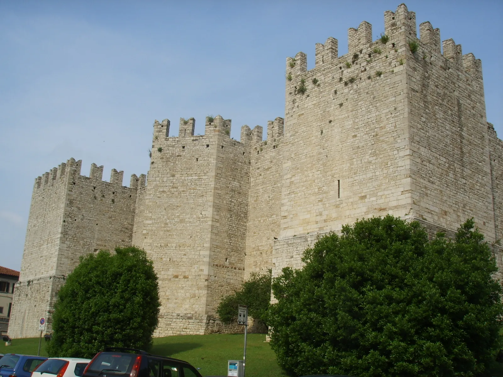 Photo showing: Castello dell'imperatore, lato