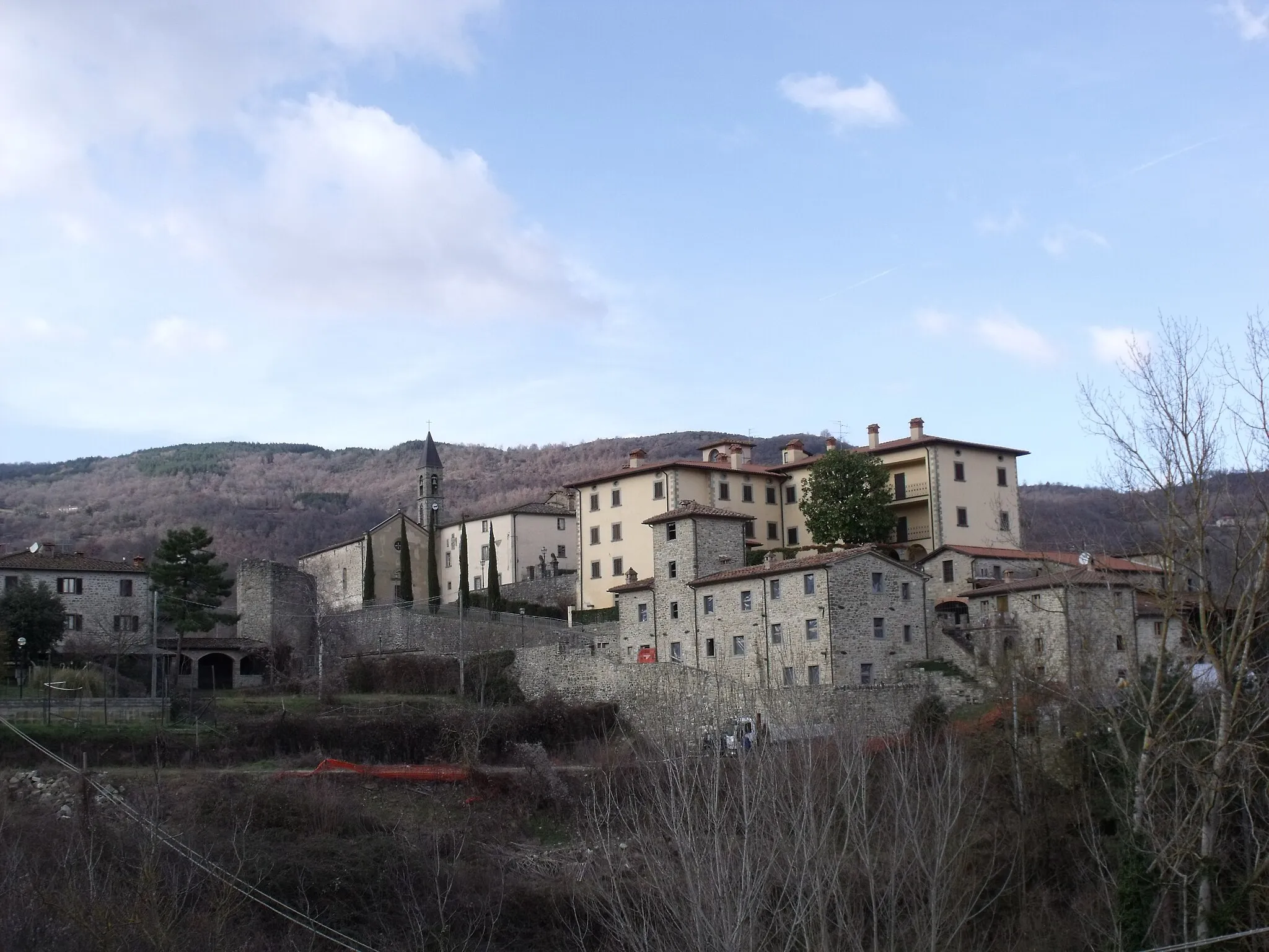 Photo showing: Panorama of Castel Focognano, Casentino, Province Arezzo, Tuscany, Italy