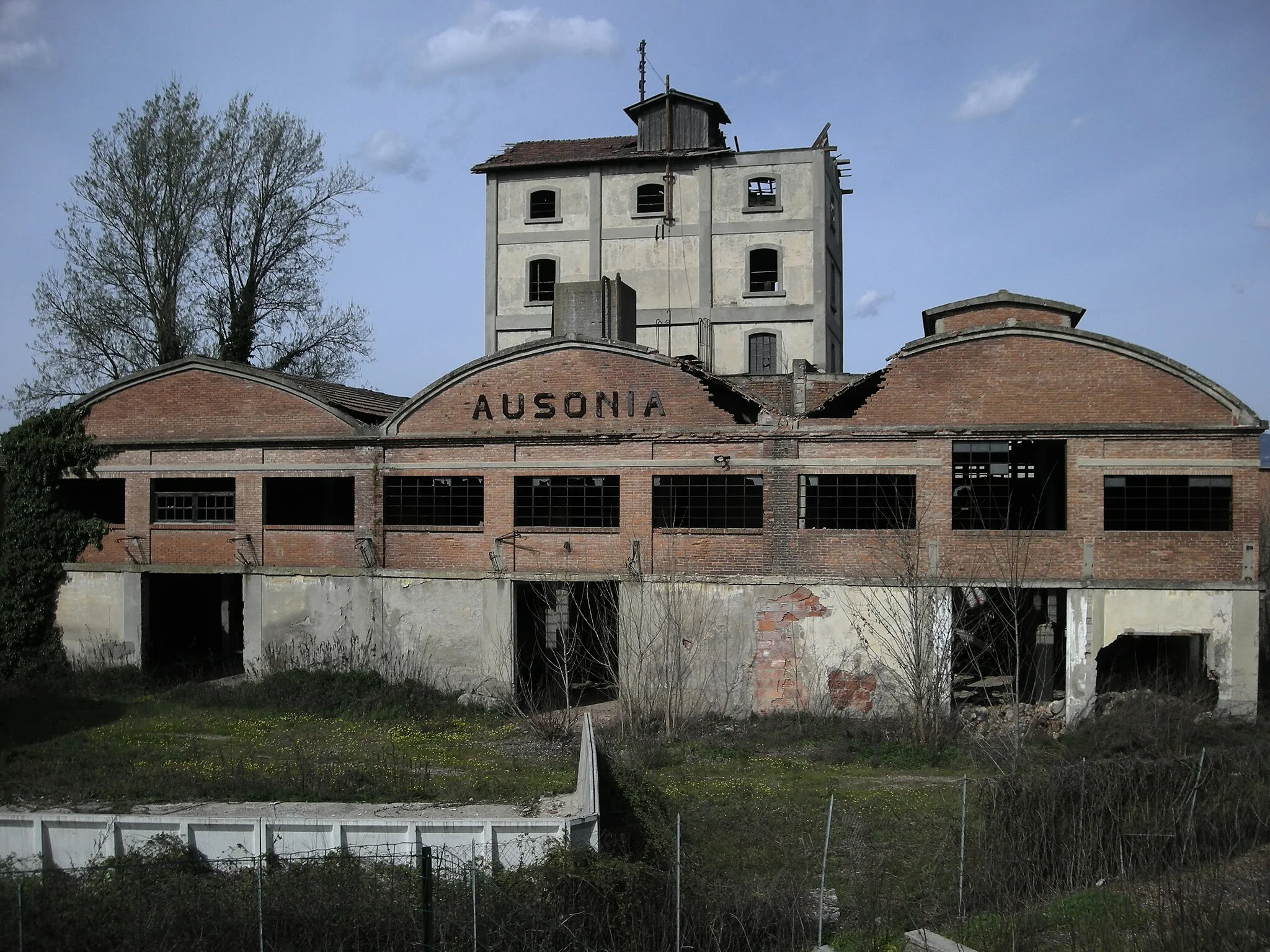 Photo showing: Il vecchio impianto Ausonia della Montecatini a San Donnino (Campi Bisenzio - FI)