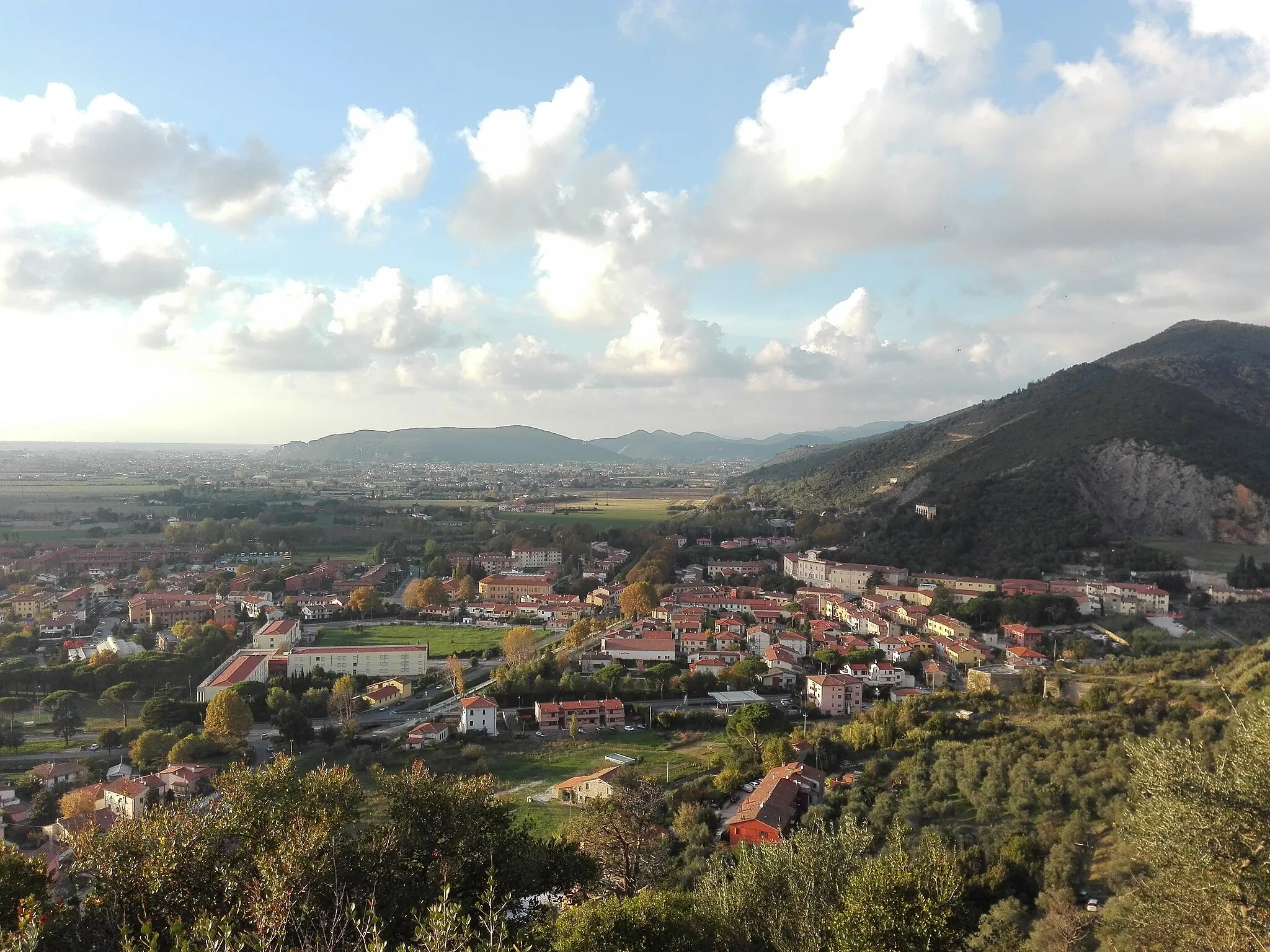 Photo showing: La vista su San Giuliano Terme Villa Belvedere