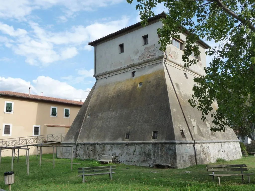 Photo showing: Vada, frazione di Rosignano Marittimo (Livorno) - Il vecchio faro (Marina Militare)