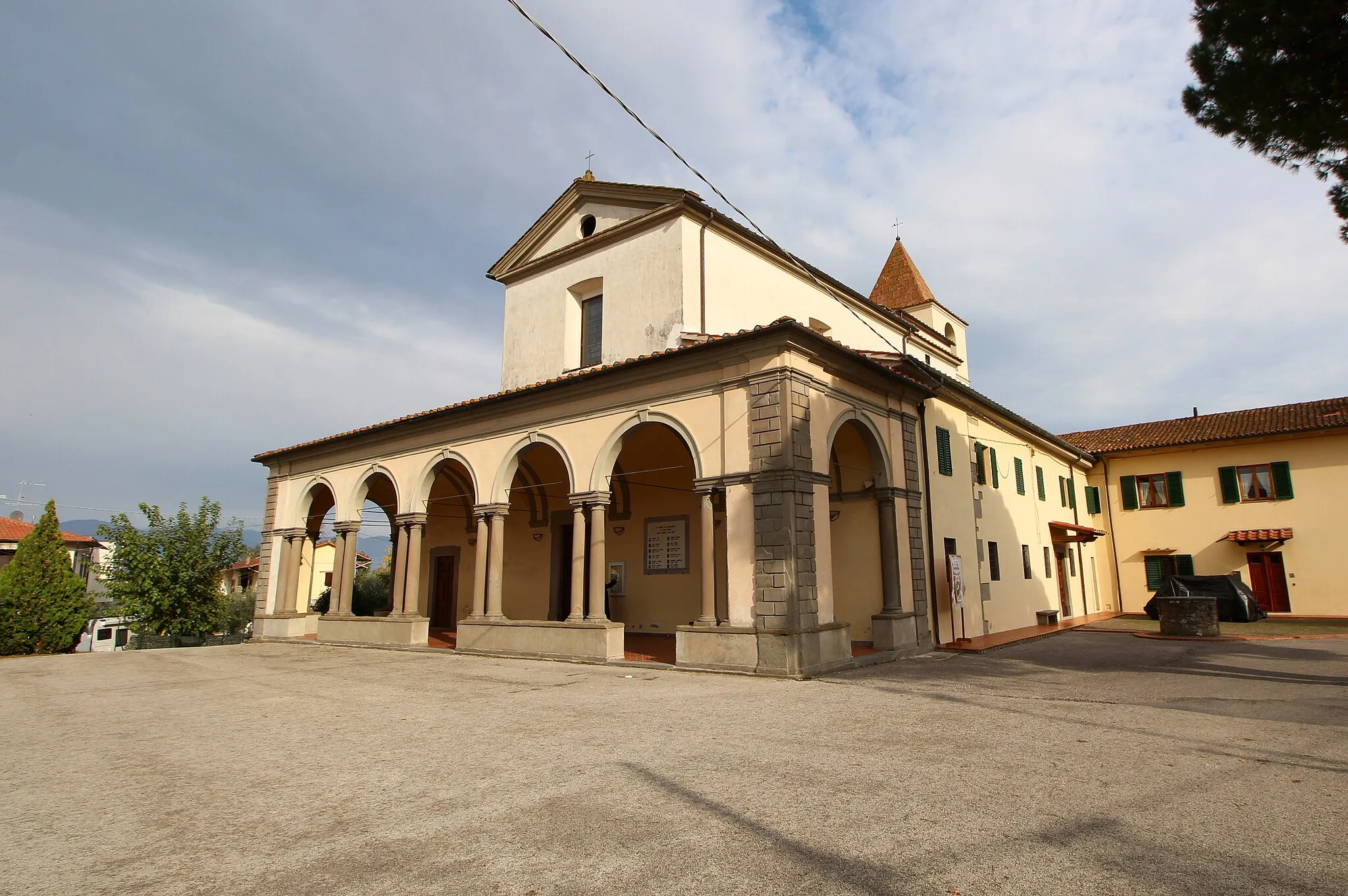 Photo showing: Church Santi Maria e Clemente, Valenzatico, hamlet of Quarrata, Province of Pistoia, Tuscany, Italy