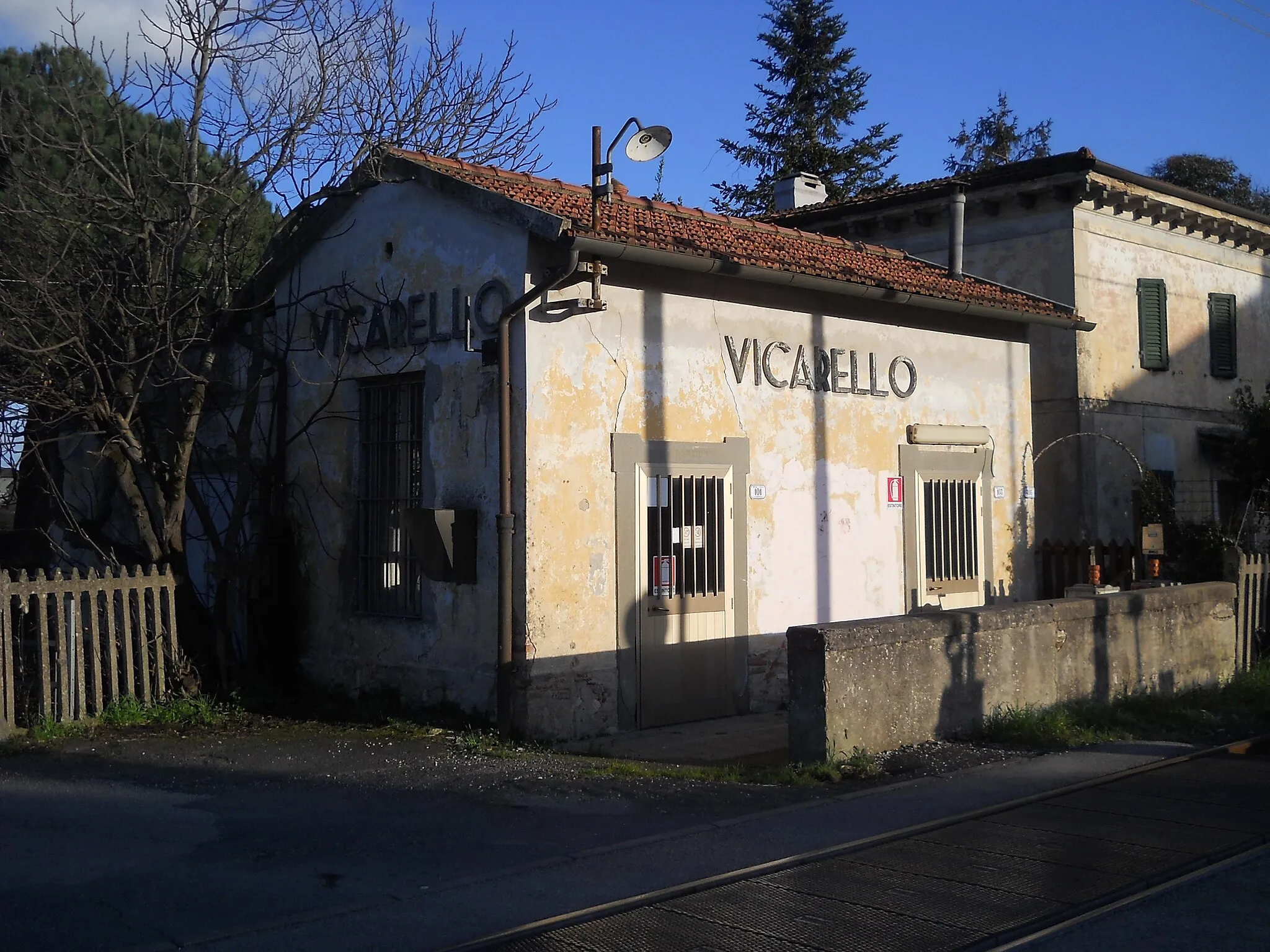 Photo showing: Vicarello train station, Collesalvetti, Livorno, Italy