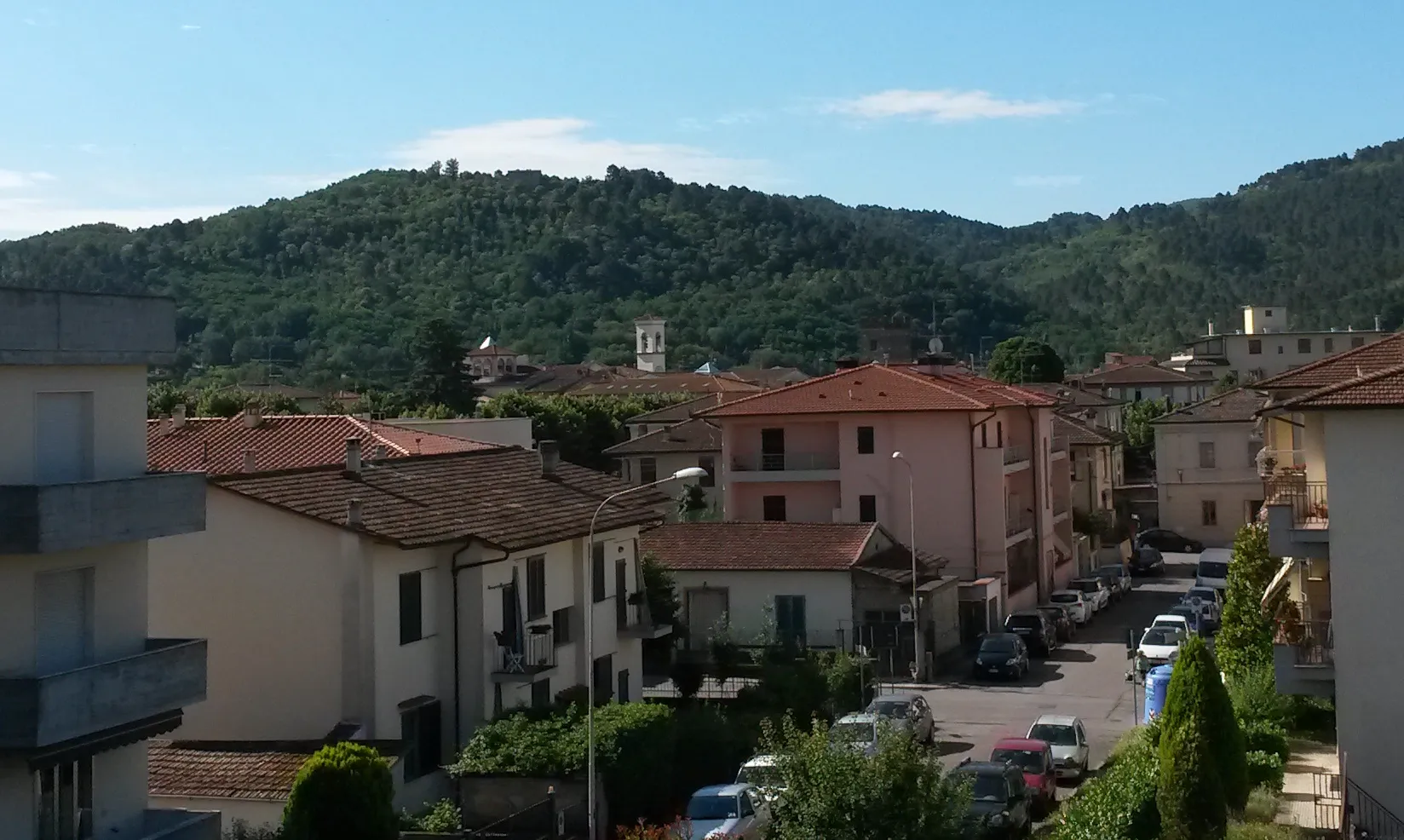 Photo showing: Vista sul Campanile di Vicchio. Sullo sfondo Montesassi.