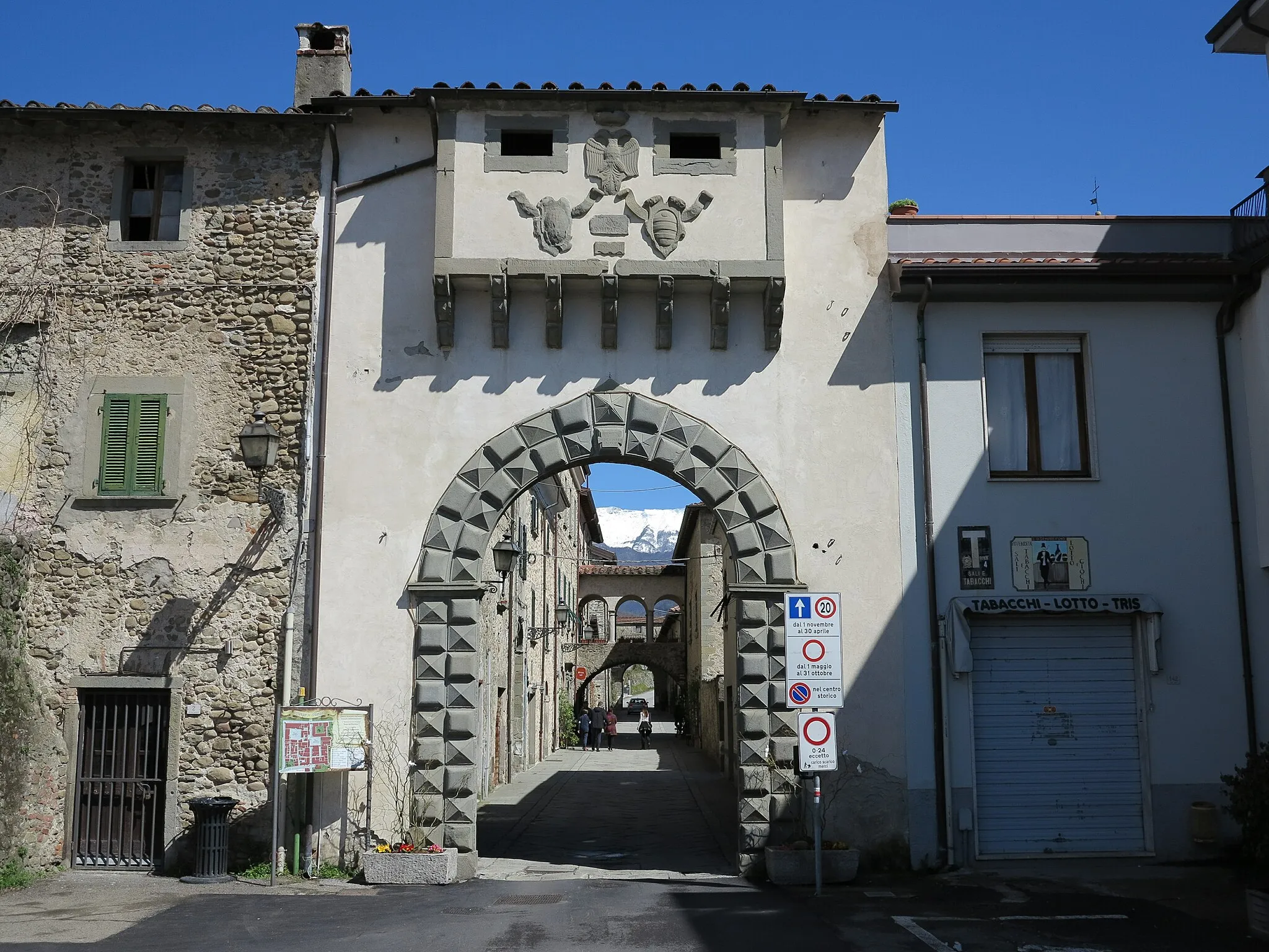 Photo showing: Porta di Filetto (Villafranca in Lunigiana)_Viale Italia