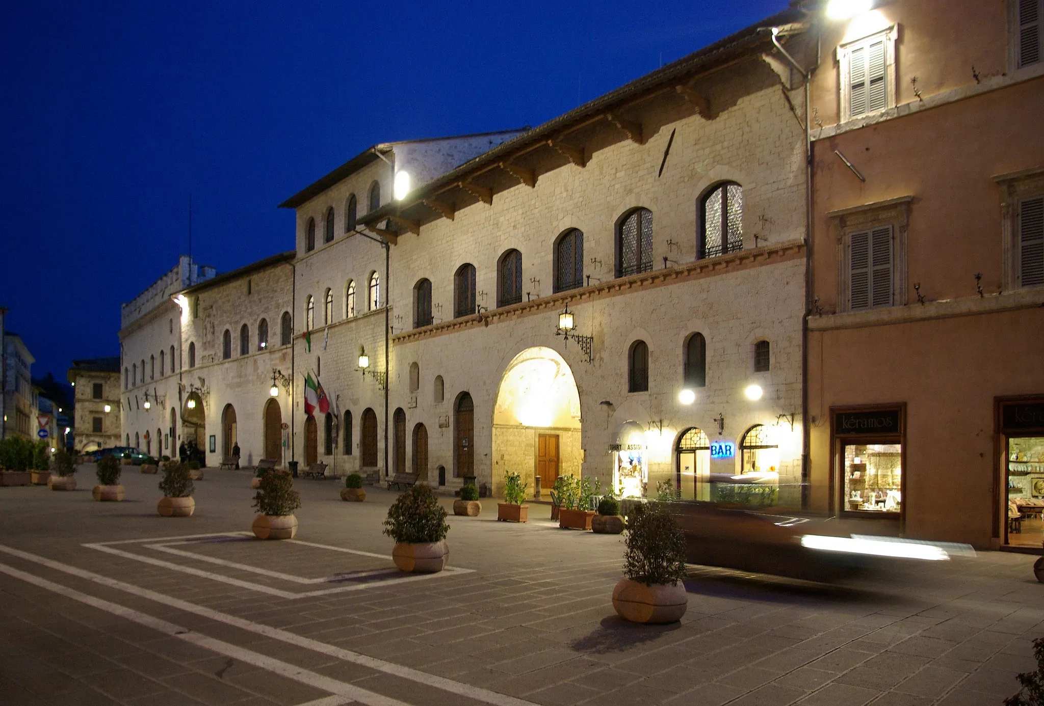 Photo showing: Assisi, Piazza del Comune