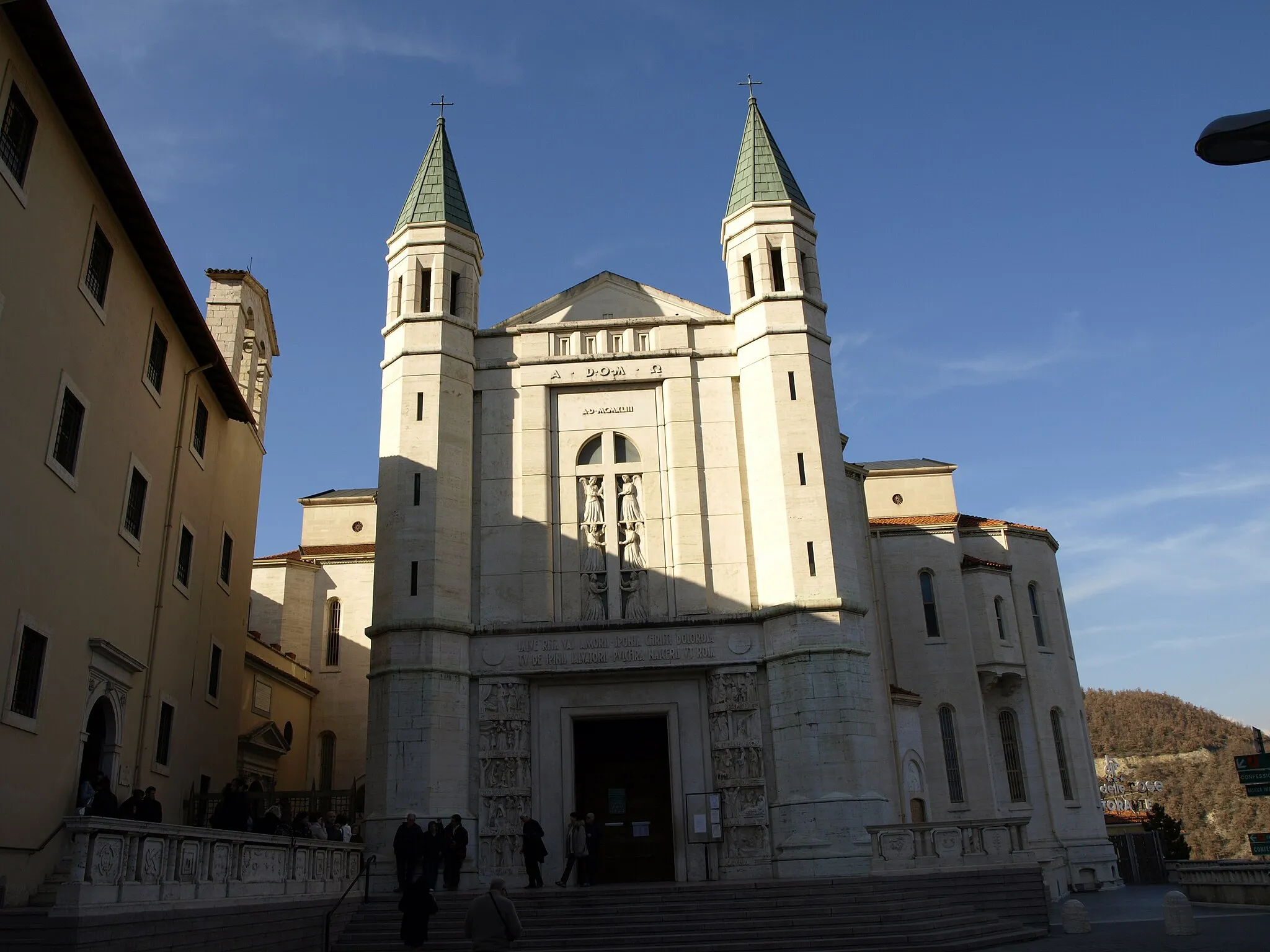 Photo showing: La basilica di S. Rita -esterno