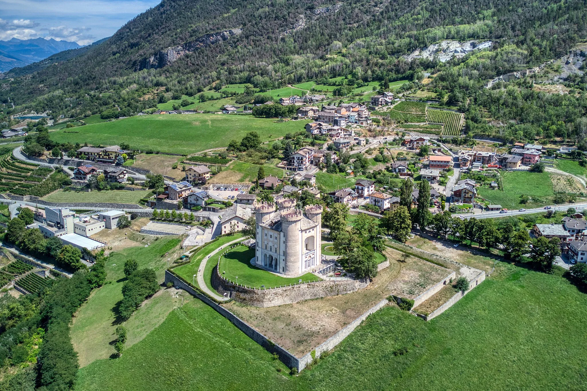 Photo showing: Aymavilles Castle