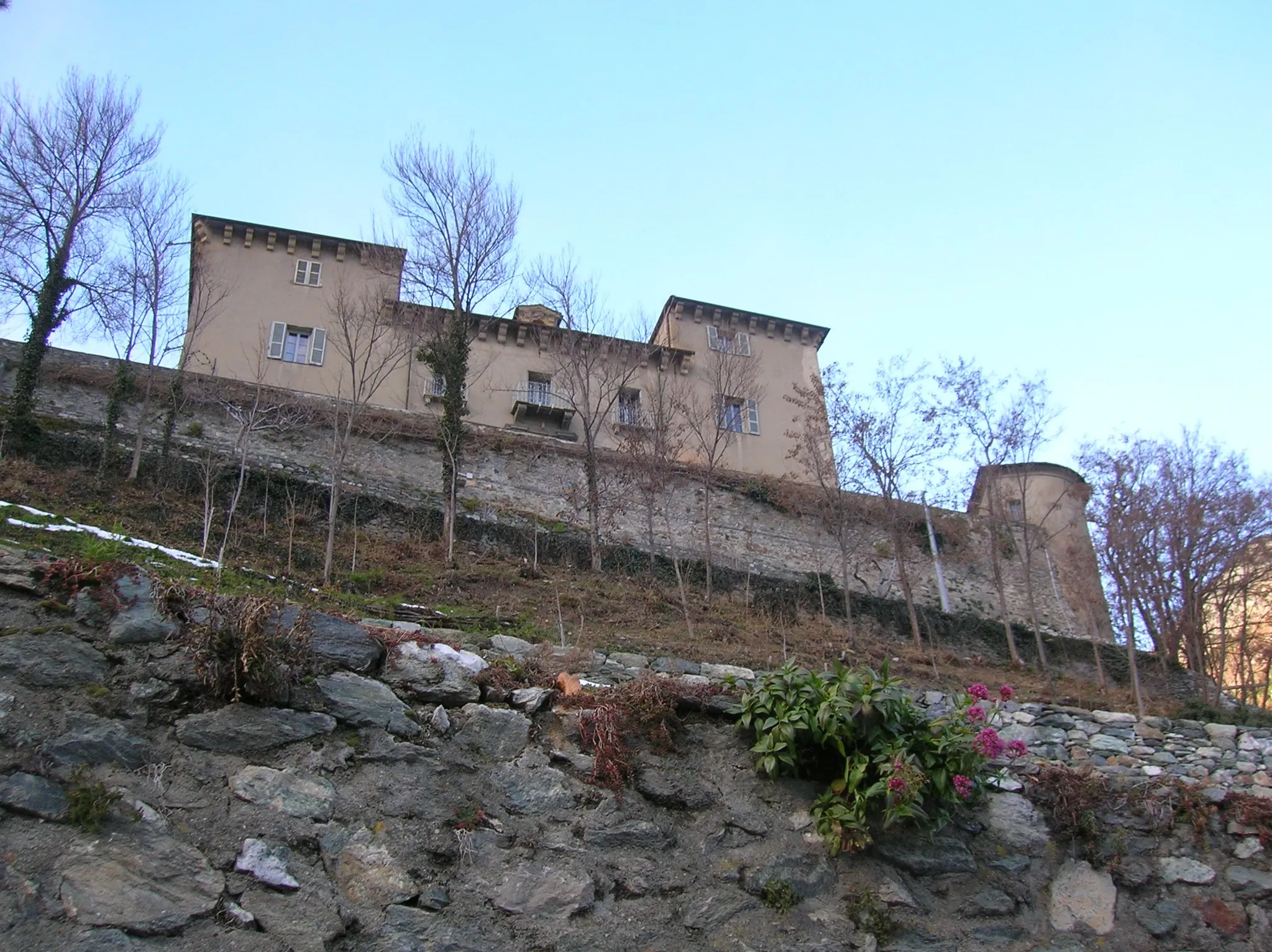 Photo showing: Castello Passerin d'Entrèves visto dalla salita che parte dal borgo. Châtillon, Valle d'Aosta, Italia.