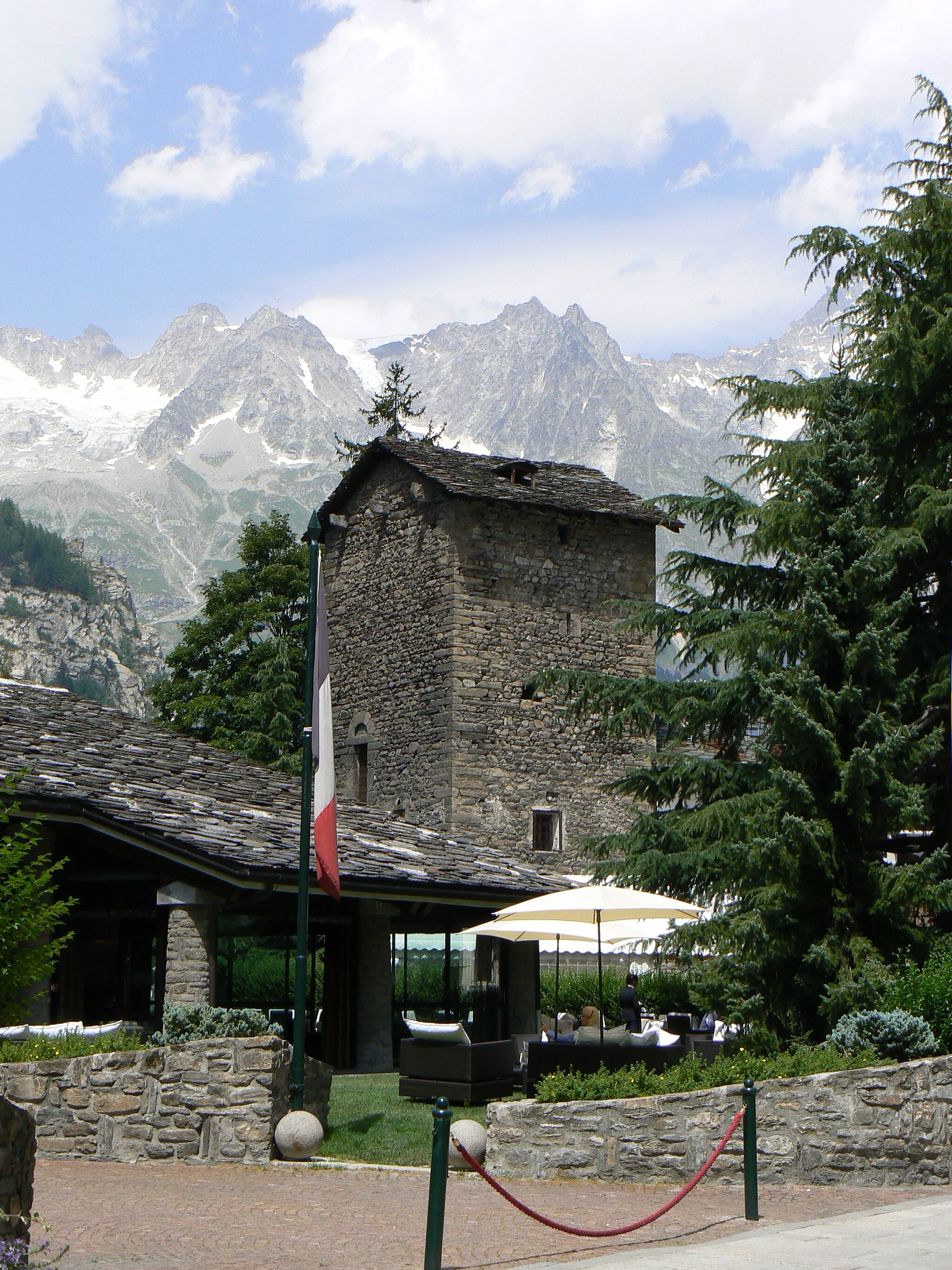 Photo showing: La Torre Malluquin a Courmayeur, in Valle d'Aosta, Italia.