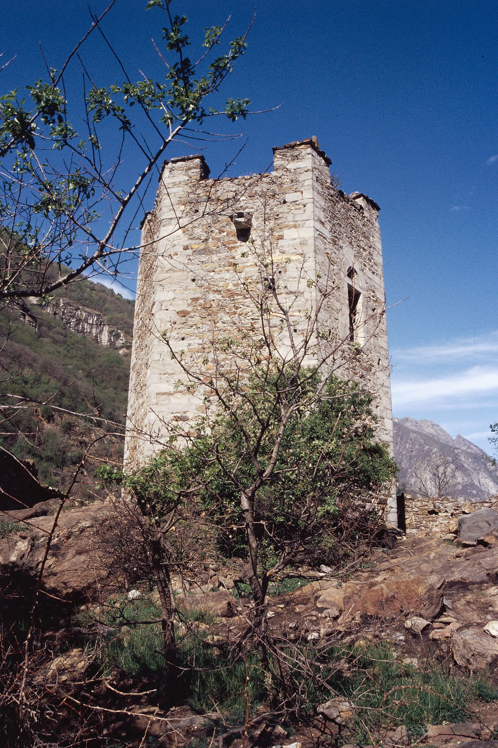 Photo showing: La torre di Pramotton all'Envers (la destra orografica della Dora Baltea) di Donnas