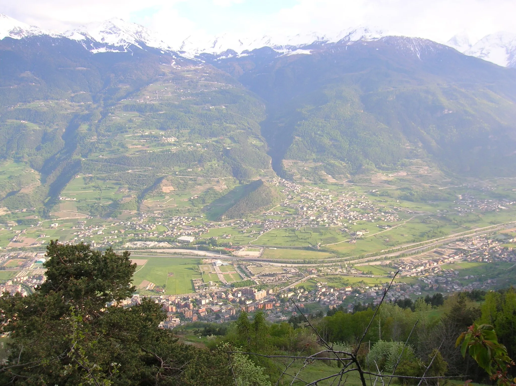 Photo showing: Panorama di Gressan e Riserva naturale Côte de Gargantua, Valle d'Aosta, Italia.
