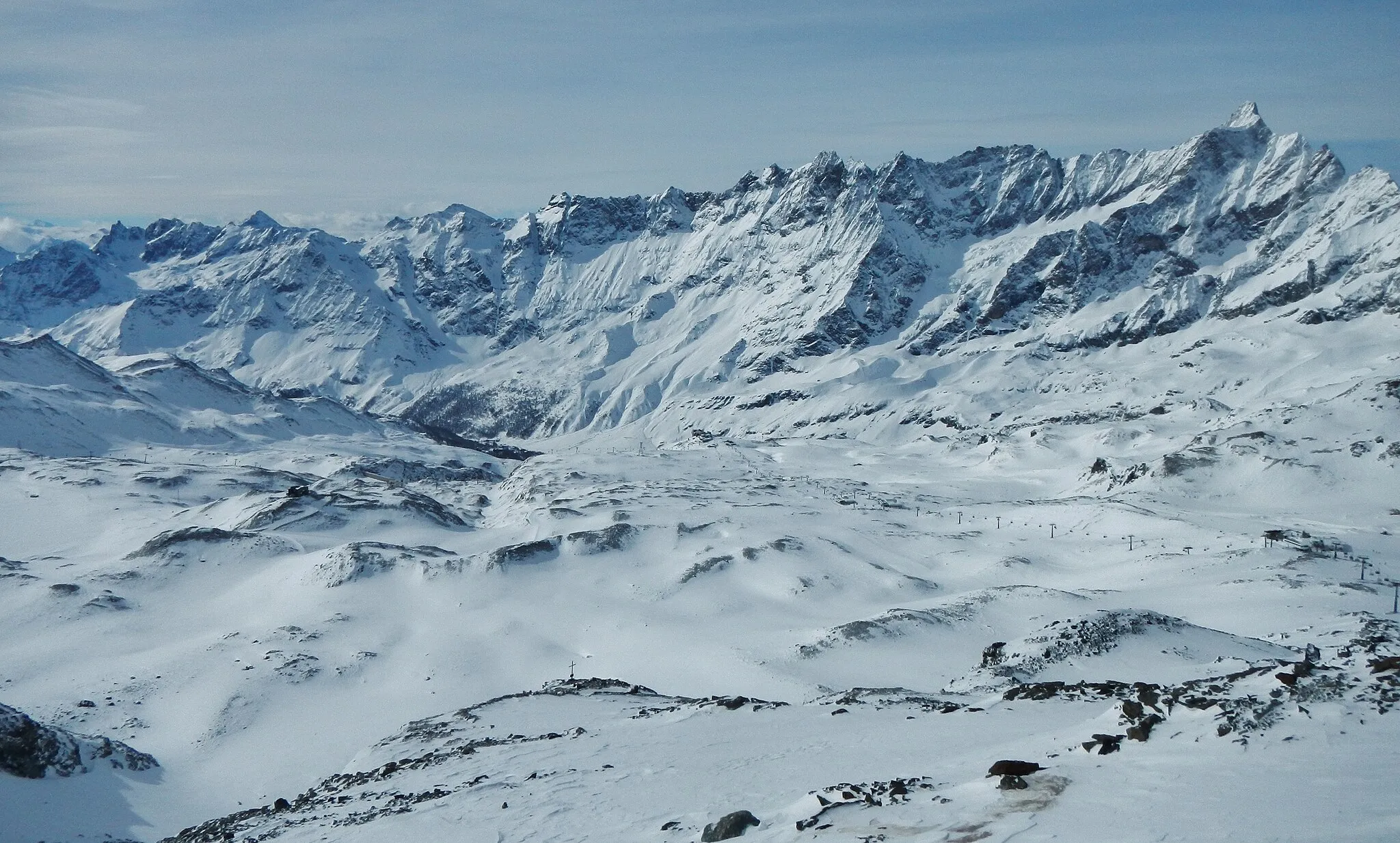 Photo showing: Panorama from Theodulpass 3301 m direction Breuil-Cervinia