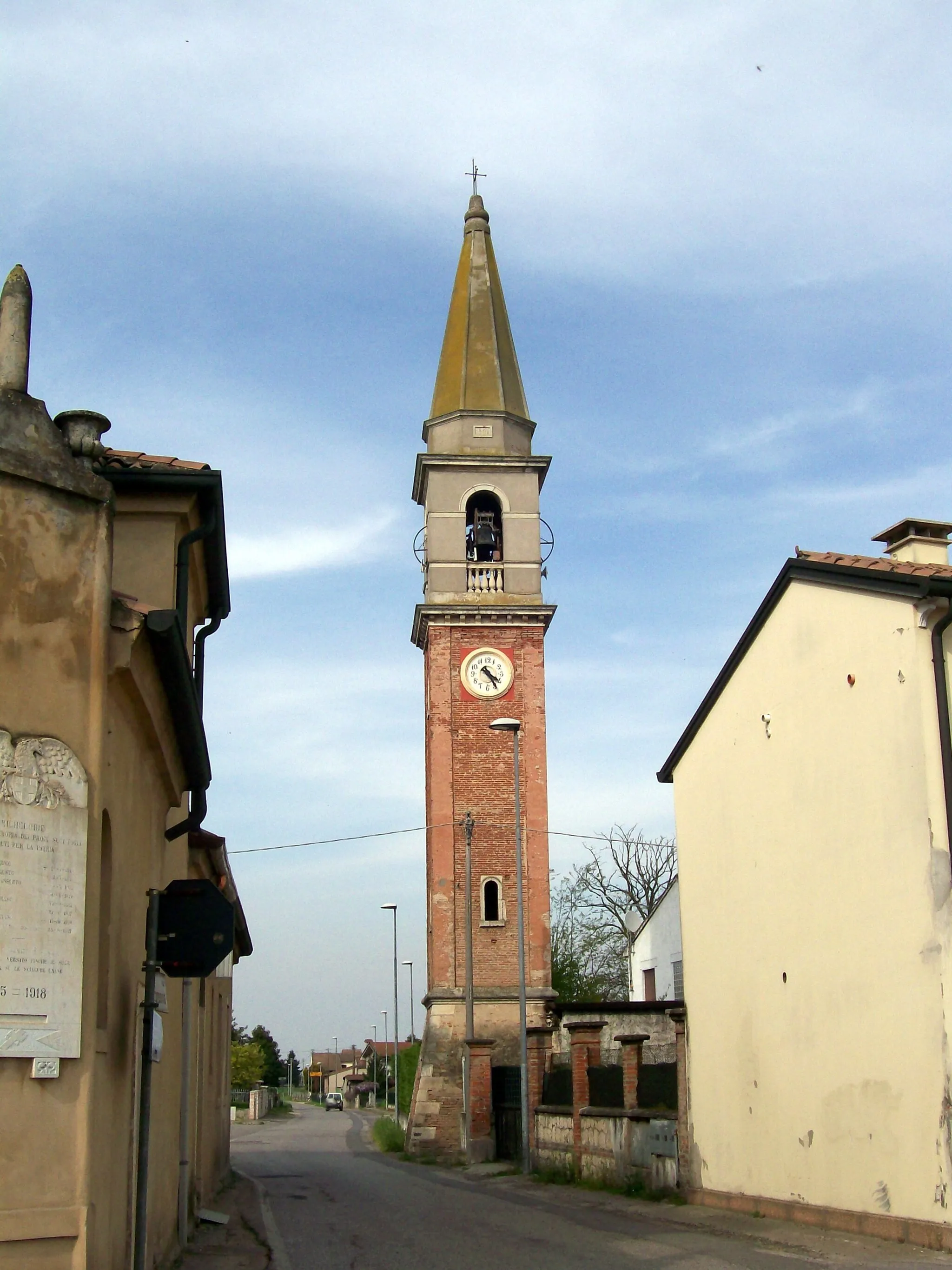 Photo showing: Campanile della chiesa parrocchiale della B.V. Maria della Salute in Michellorie (VR).