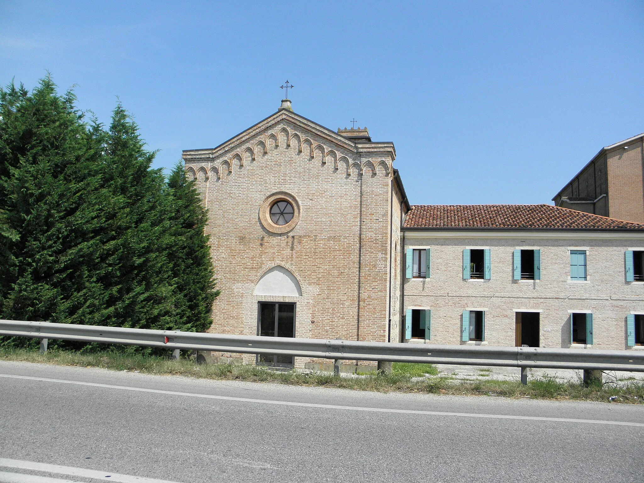 Photo showing: Mandriola, frazione di Albignasego: la precedente chiesa di San Giovanni apostolo ora sconsacrata e ridesignata sala don Lorenzo Milani.