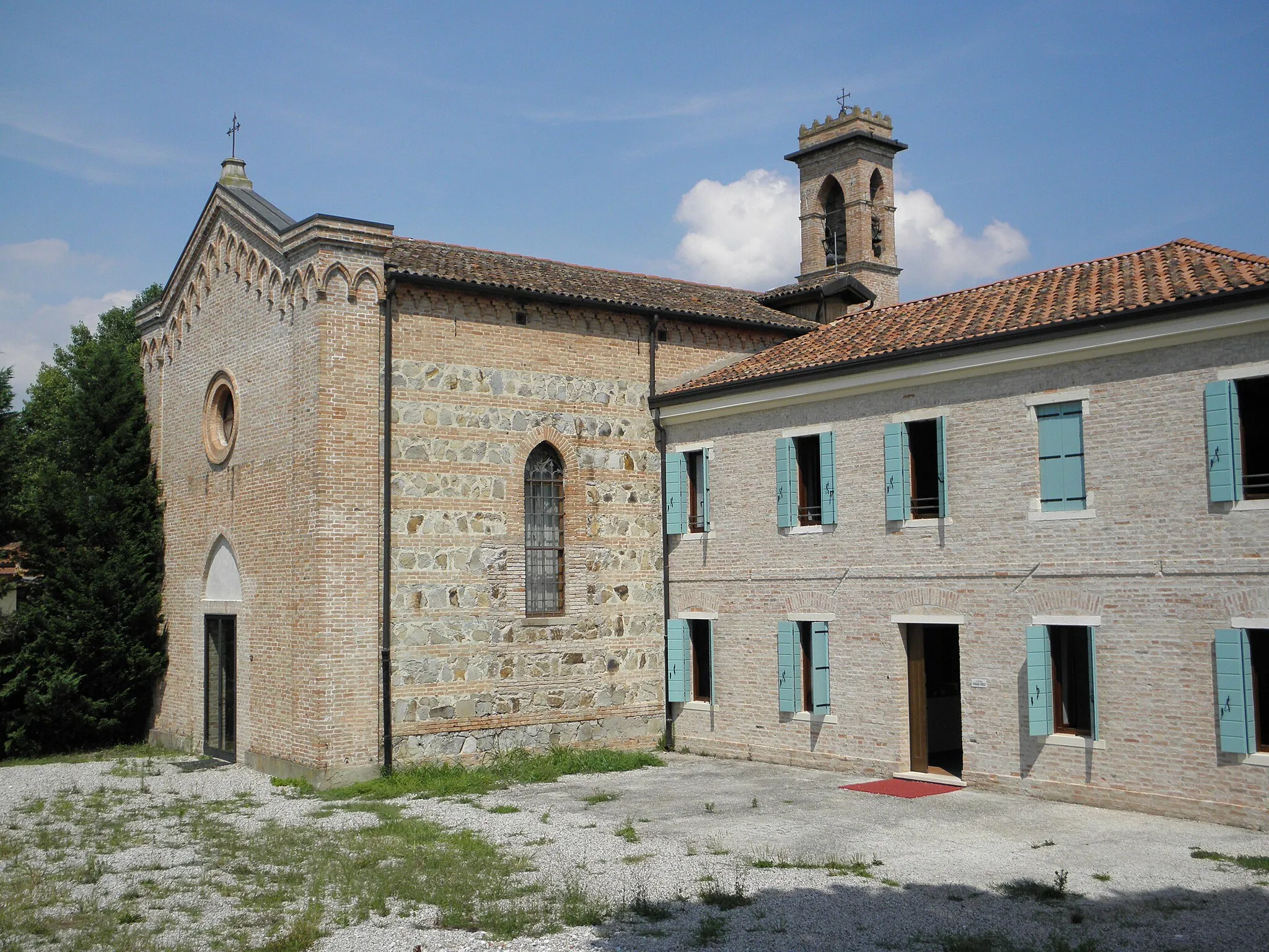 Photo showing: Mandriola, frazione di Albignasego: la precedente chiesa di San Giovanni apostolo ora sconsacrata e ridesignata sala don Lorenzo Milani.