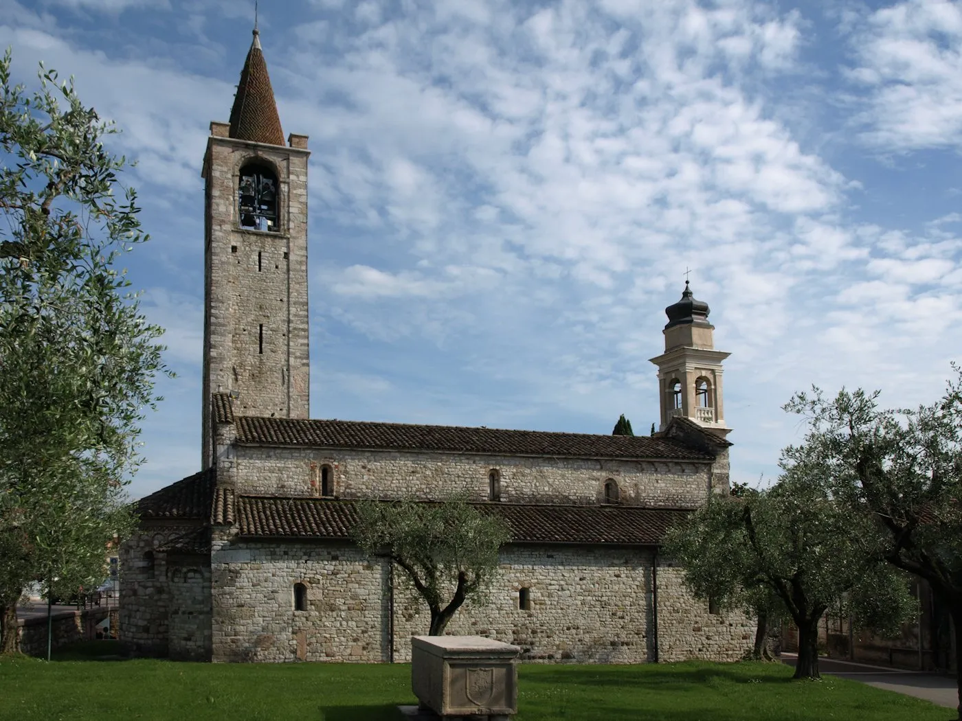 Photo showing: Church of San Severo in Bardolino (Italy),   photo 2011