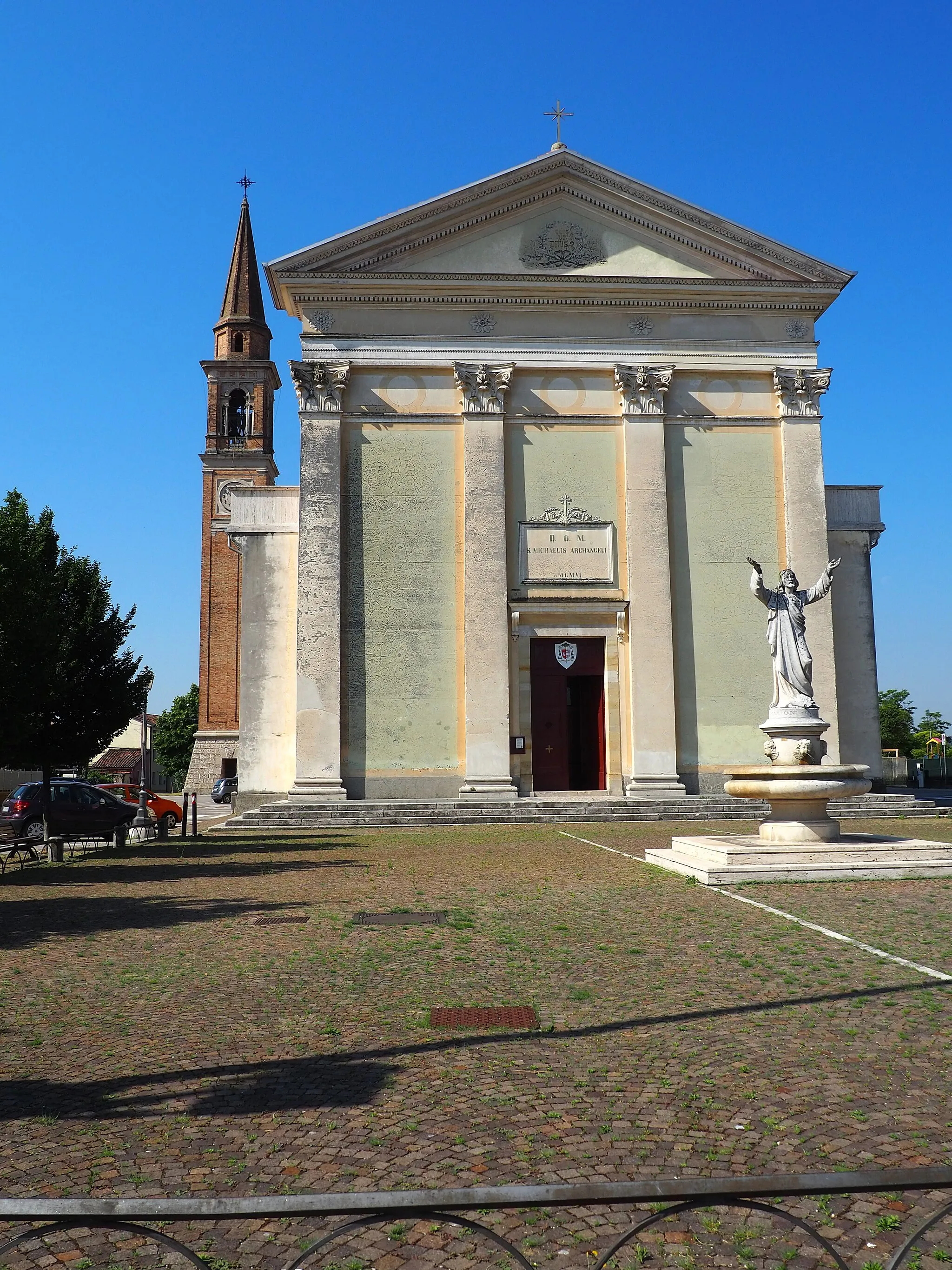 Photo showing: Bigolino, frazione di Valdobbiadene: chiesa parrocchiale di San Michele Arcangelo.