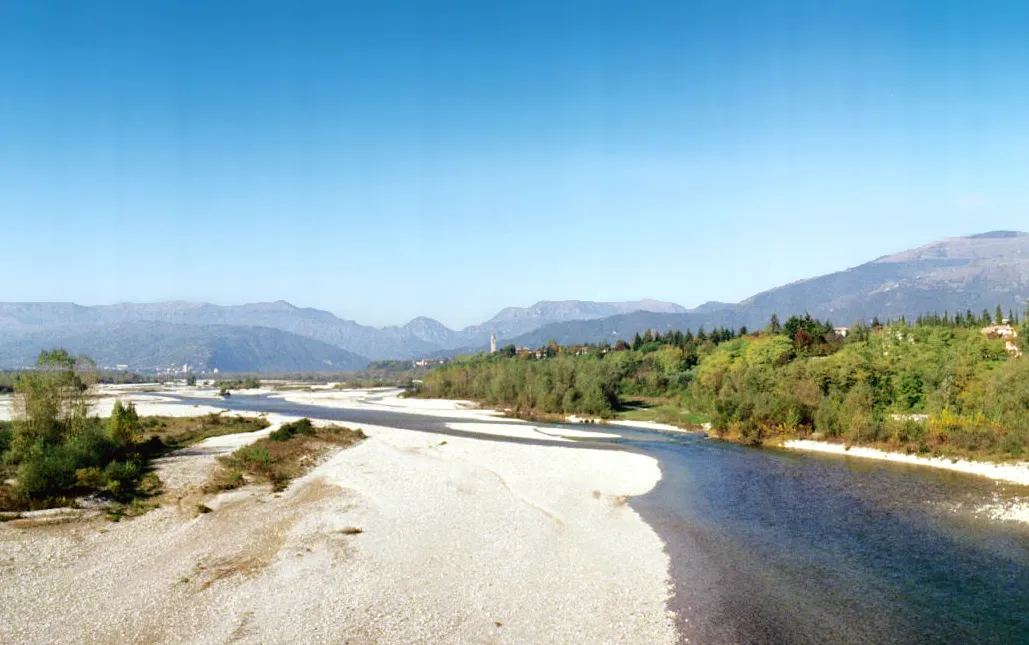 Photo showing: Piave river next to Bigolino, Valdobbiedene, Treviso, Veneto, Italy