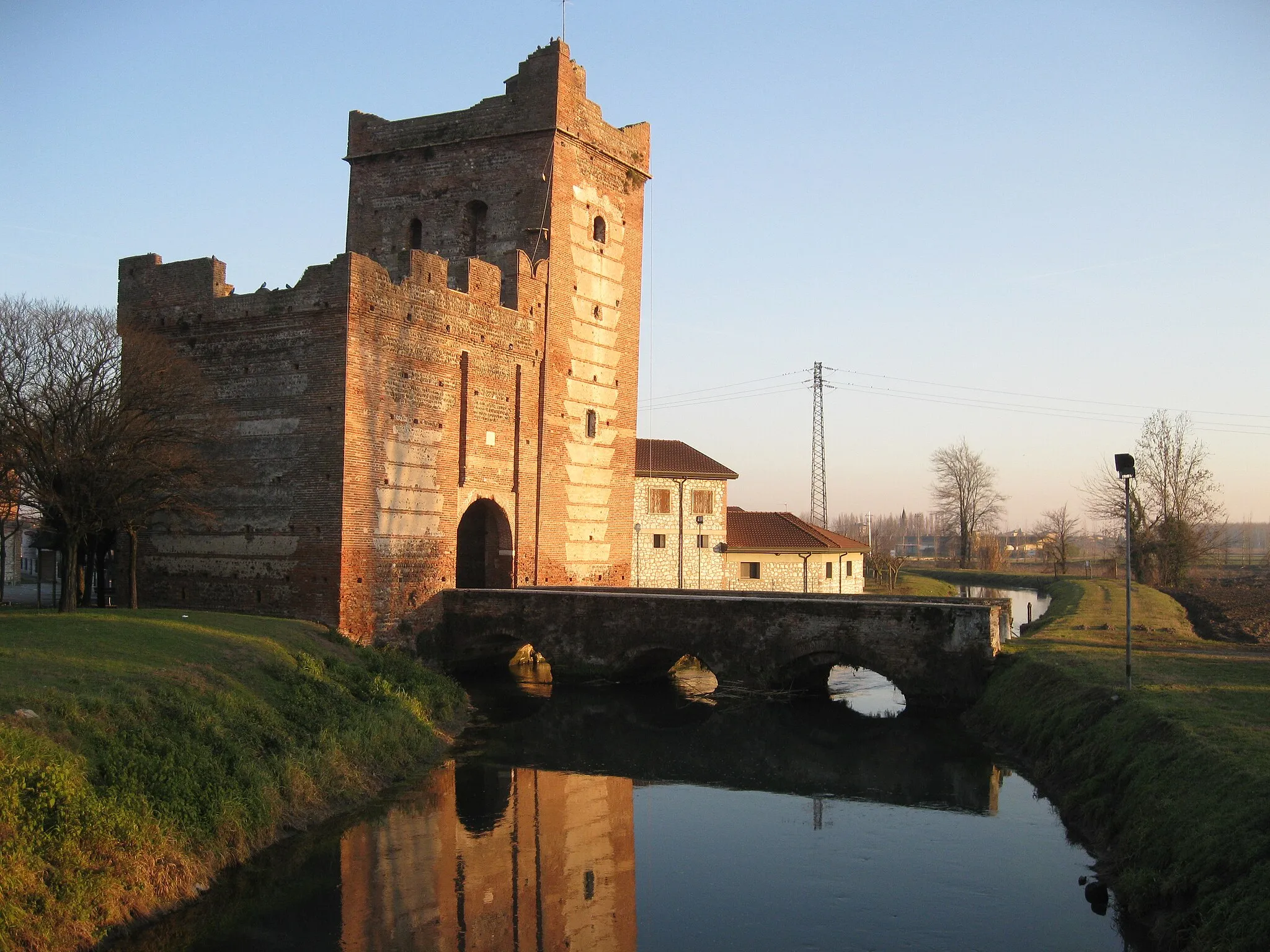 Photo showing: Torre Scaligera, Isola della Scala, Italien