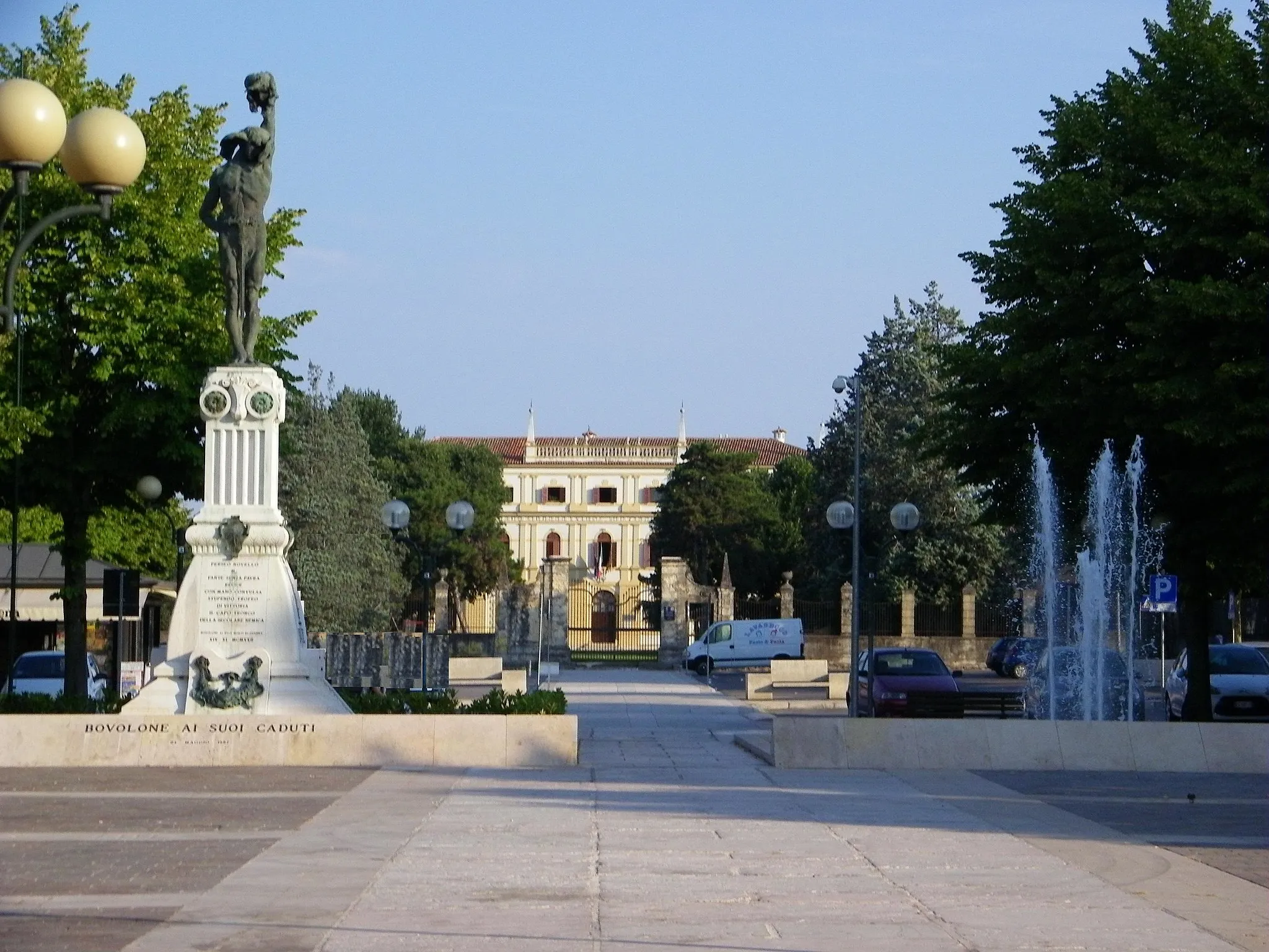 Photo showing: Piazza Scipione dominata dal Palazzo vescovile - Bovolone