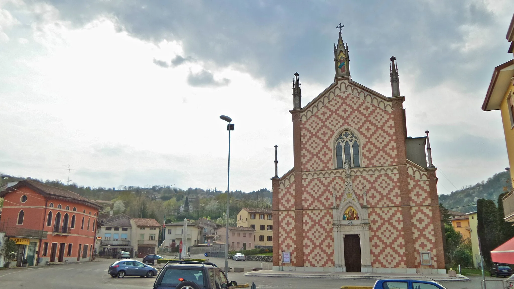 Photo showing: Piazza della chiesa di Brogliano