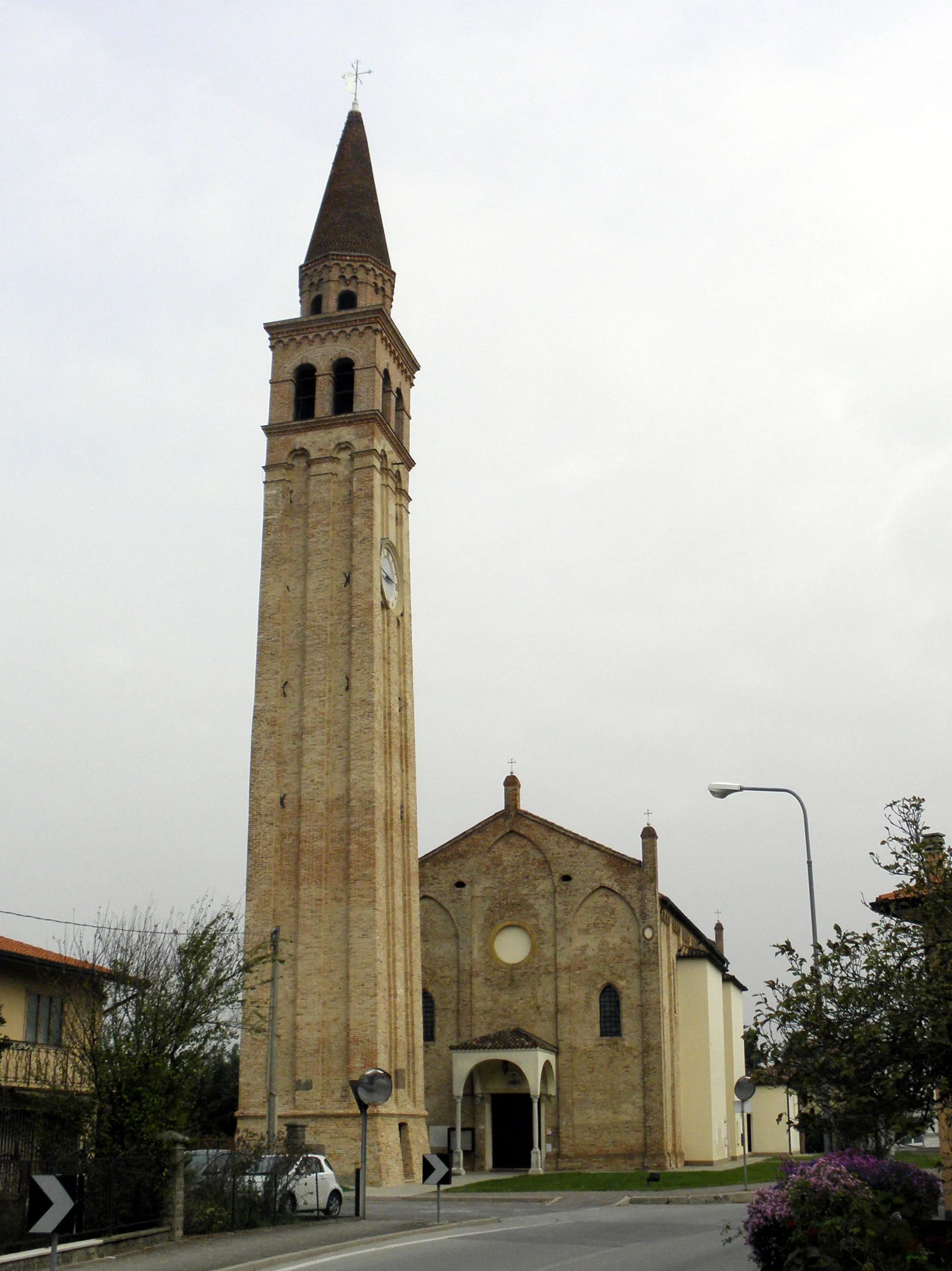 Photo showing: Scaltenigo, frazione di Mirano: la chiesa arcipretale della Cattedra di San Pietro Apostolo.