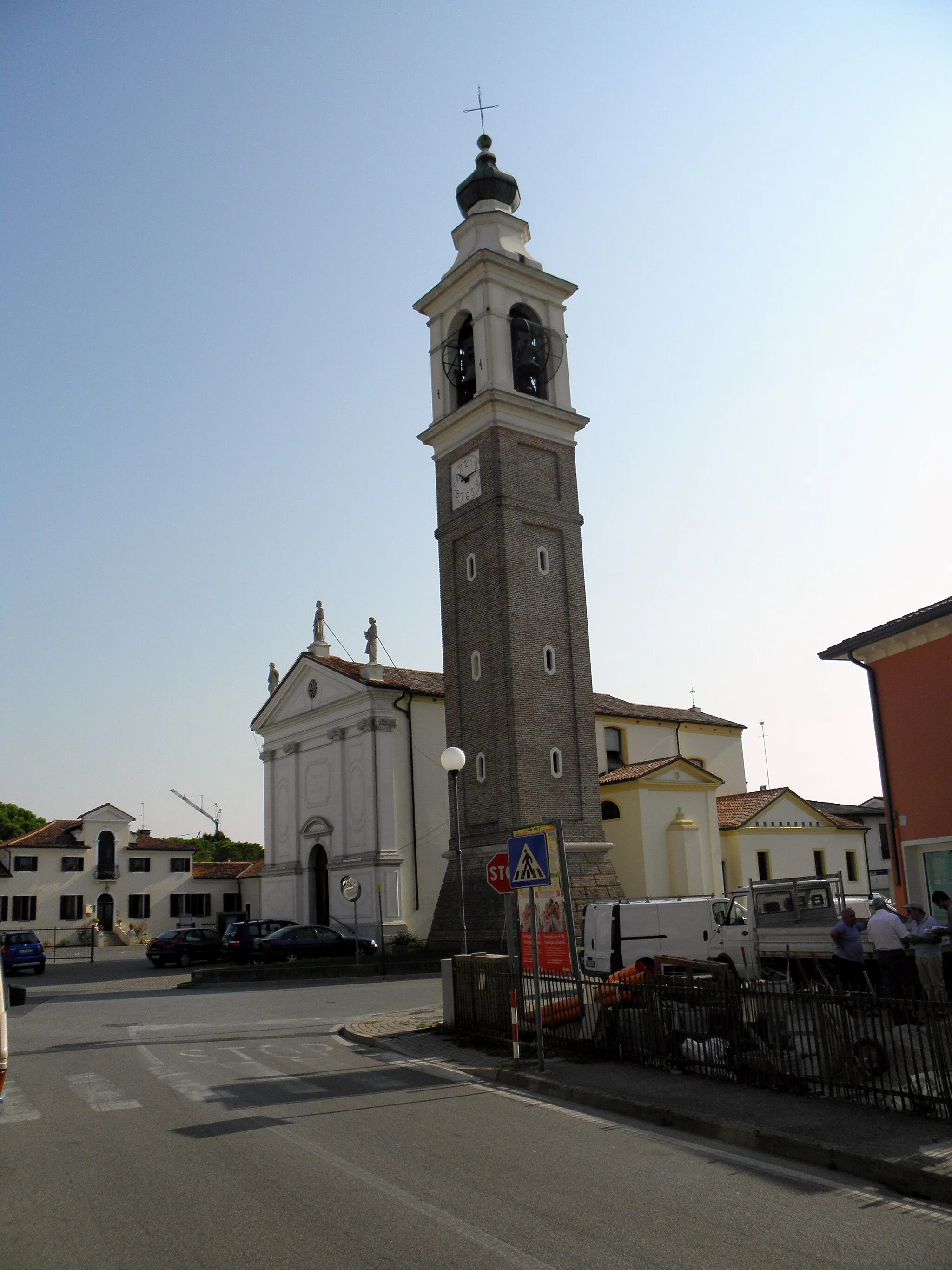 Photo showing: Campagna Lupia: la chiesa parrocchiale di San Pietro.
