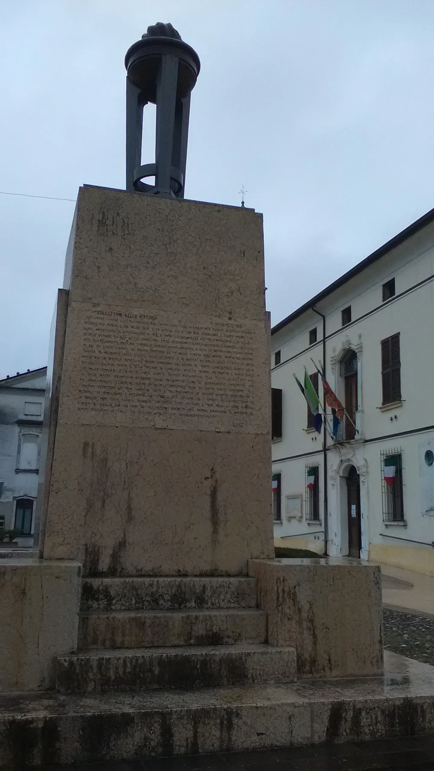 Photo showing: Monumento ai caduti di Castelmassa