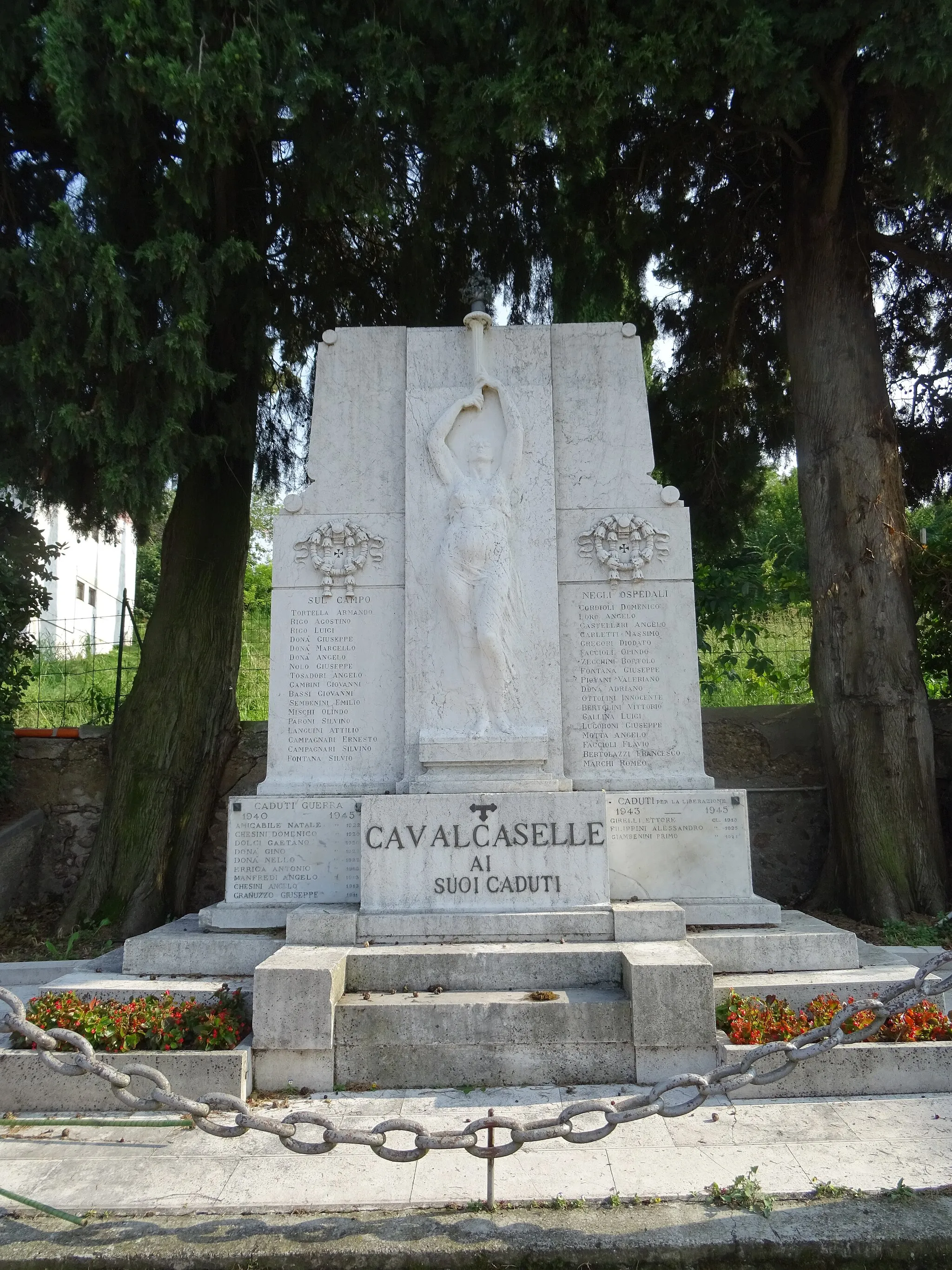 Photo showing: Cavalcaselle (Castelnuovo del Garda, Veneto, Italy) - War memorial