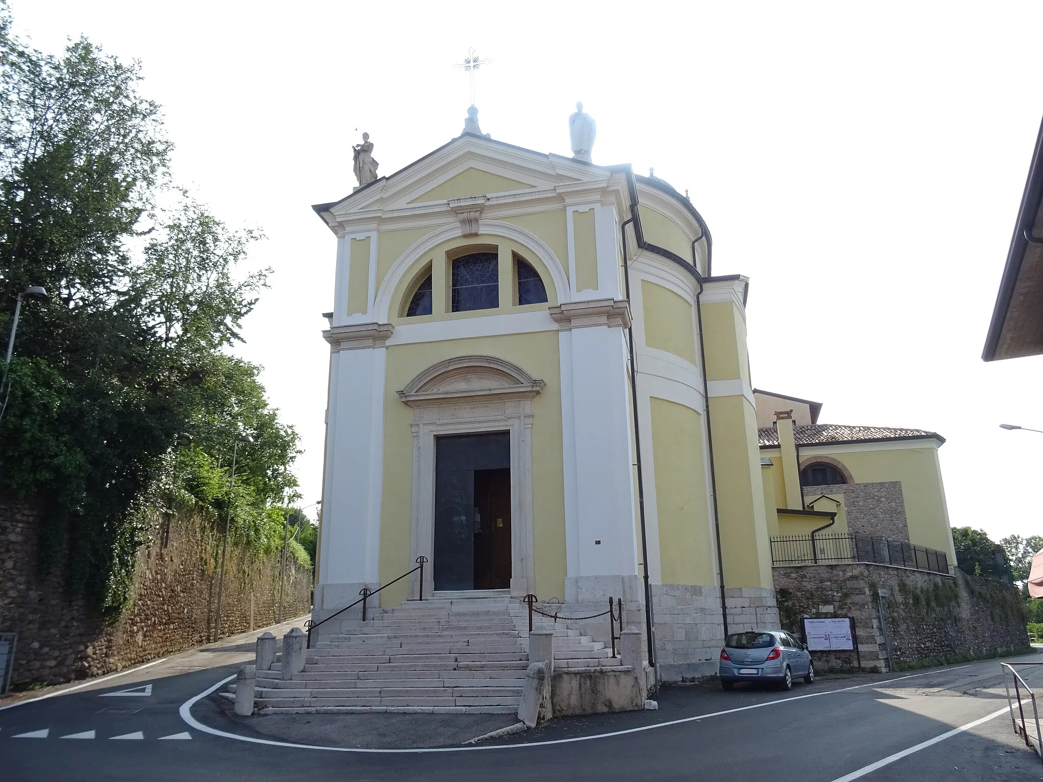 Photo showing: Cavalcaselle (Castelnuovo del Garda, Veneto, Italy), Saints Philip and James church