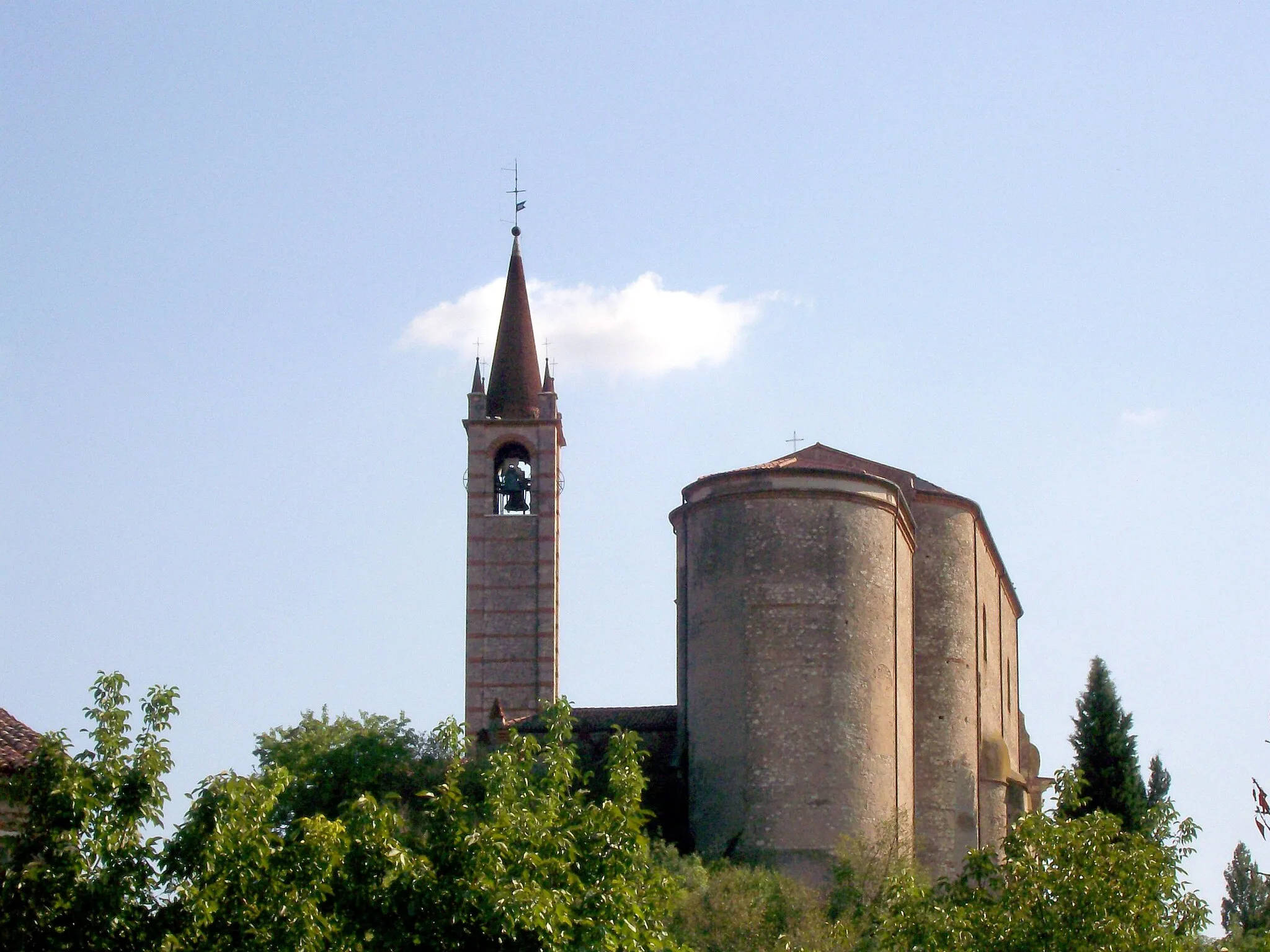 Photo showing: Abside e campanile della chiesa parrocchiale dei Santi Vittore e Corona in San Vittore di Colognola ai Colli (VR).