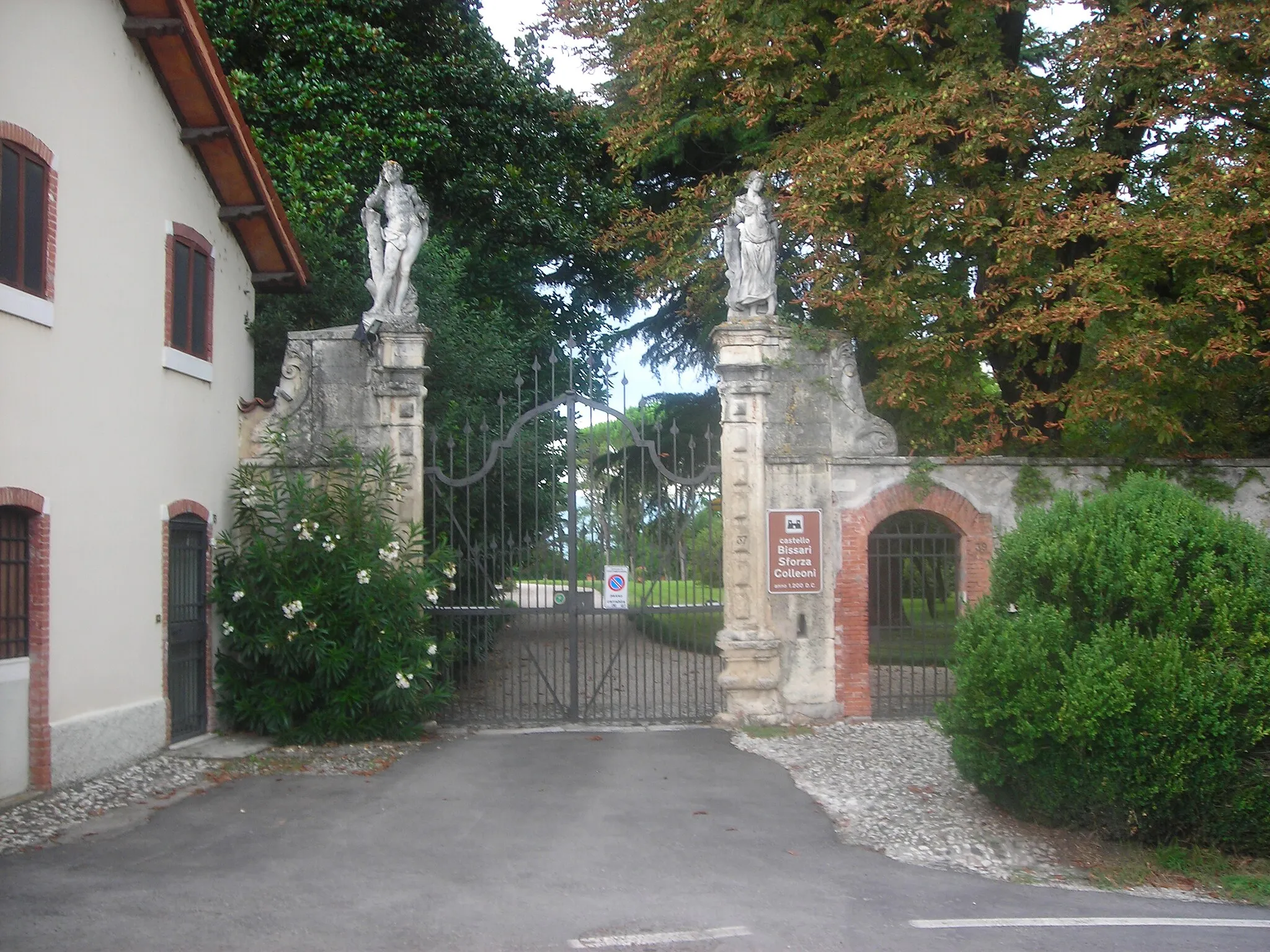 Photo showing: foto del cancello del Castello Sforza-Colleoni