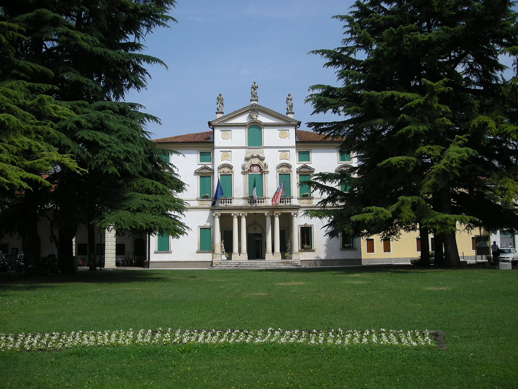Photo showing: Dueville, Vicenza, Italy, Villa Monza - Municipio. Attributed to Francesco Muttoni, 1715
